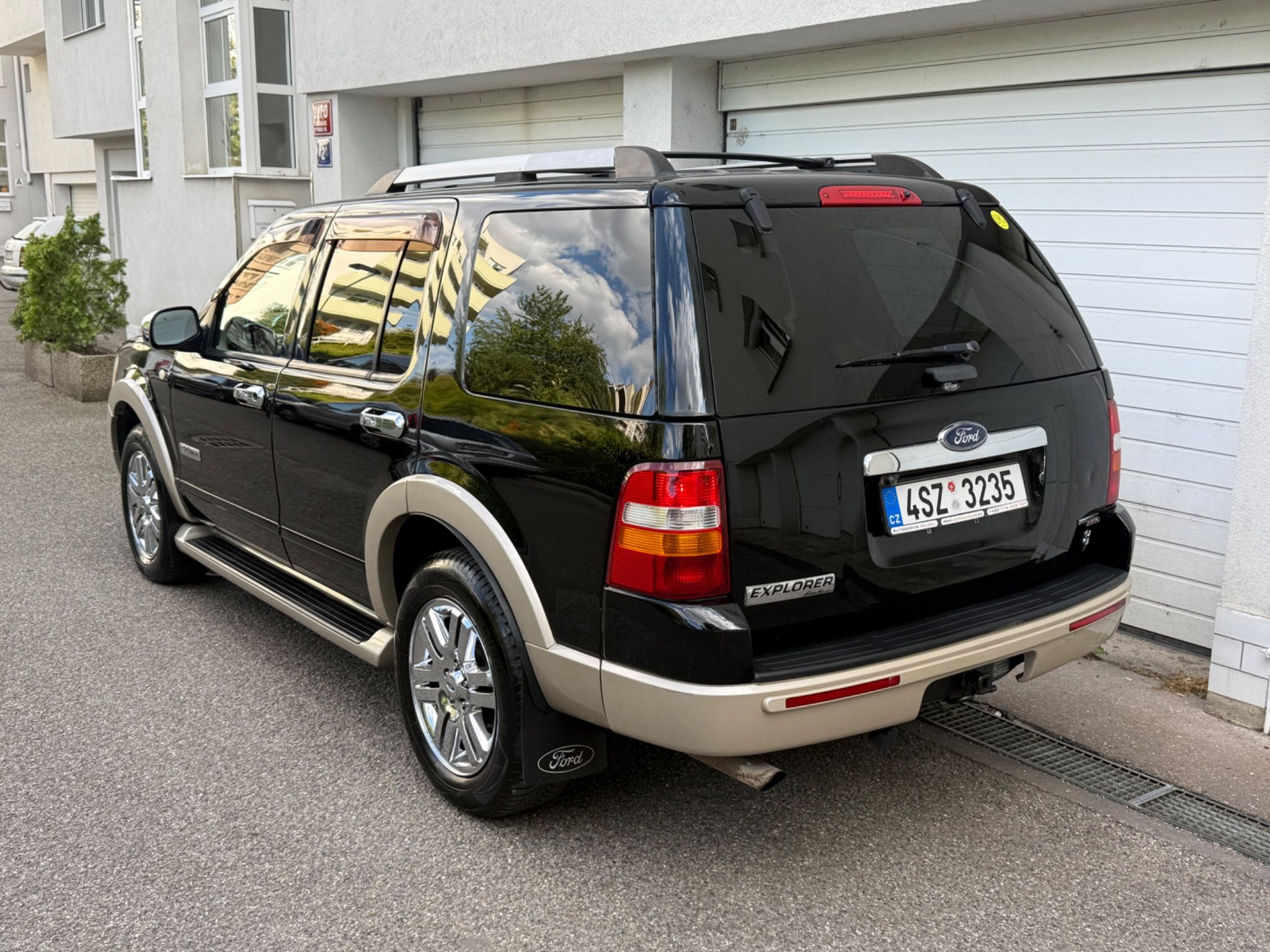 Ford Explorer, V8 4.6i + LPG 217kw Aut Taž 2t - fotka 3