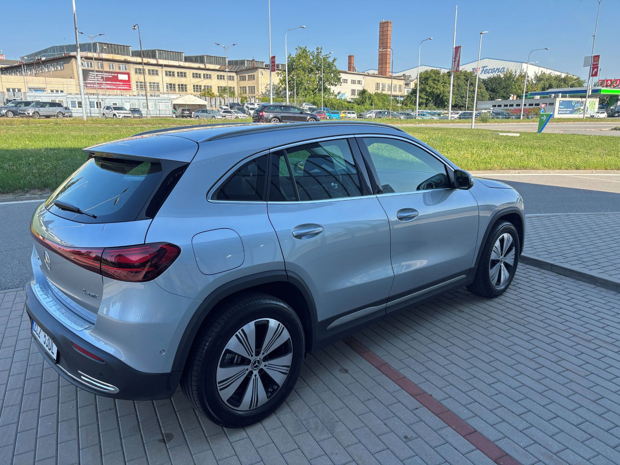 Mercedes-Benz EQA, 350 215KW 4Matic Odp.DPH - fotka 6