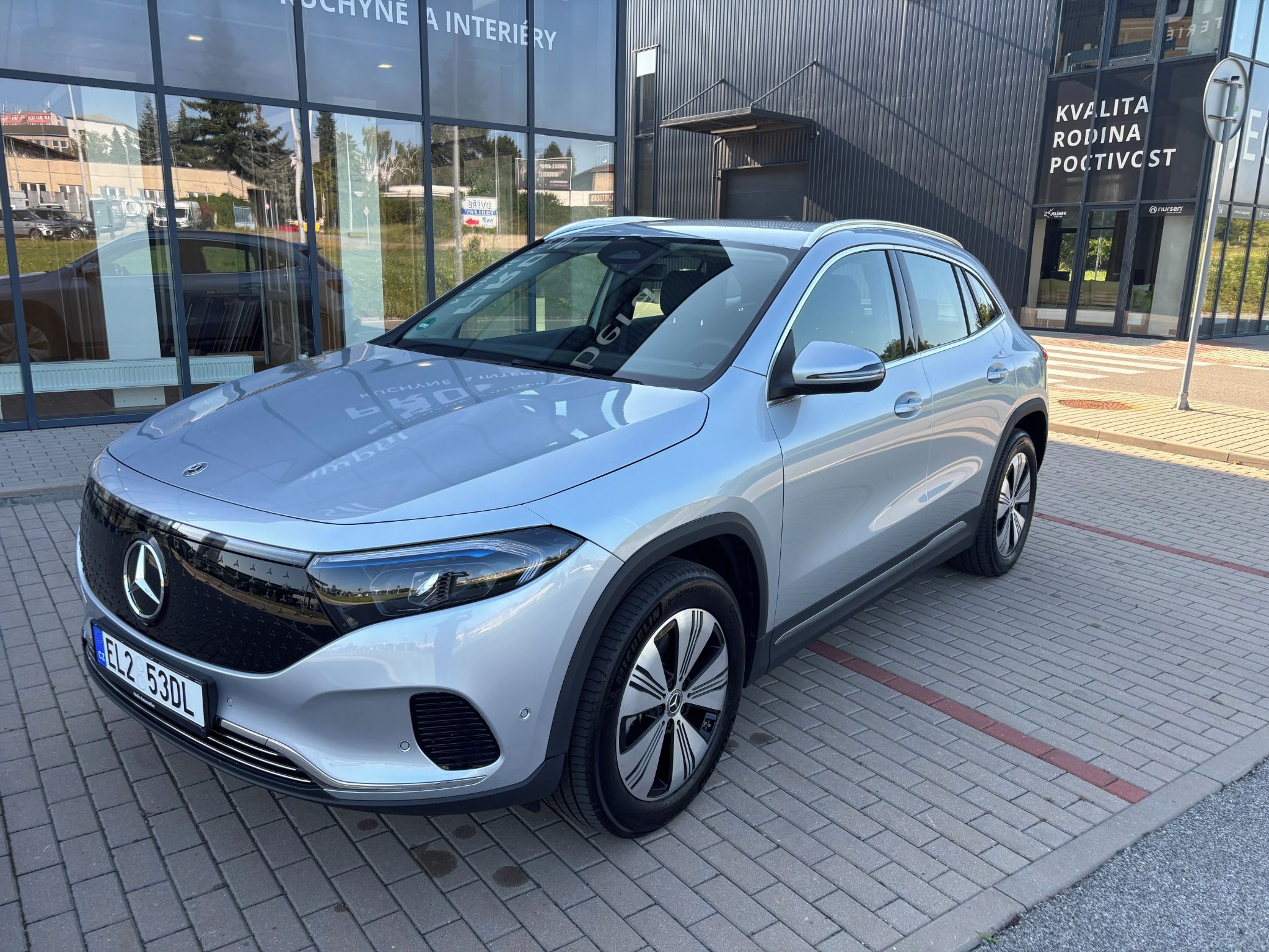 Mercedes-Benz EQA, 350 215KW 4Matic Odp.DPH - fotka 2