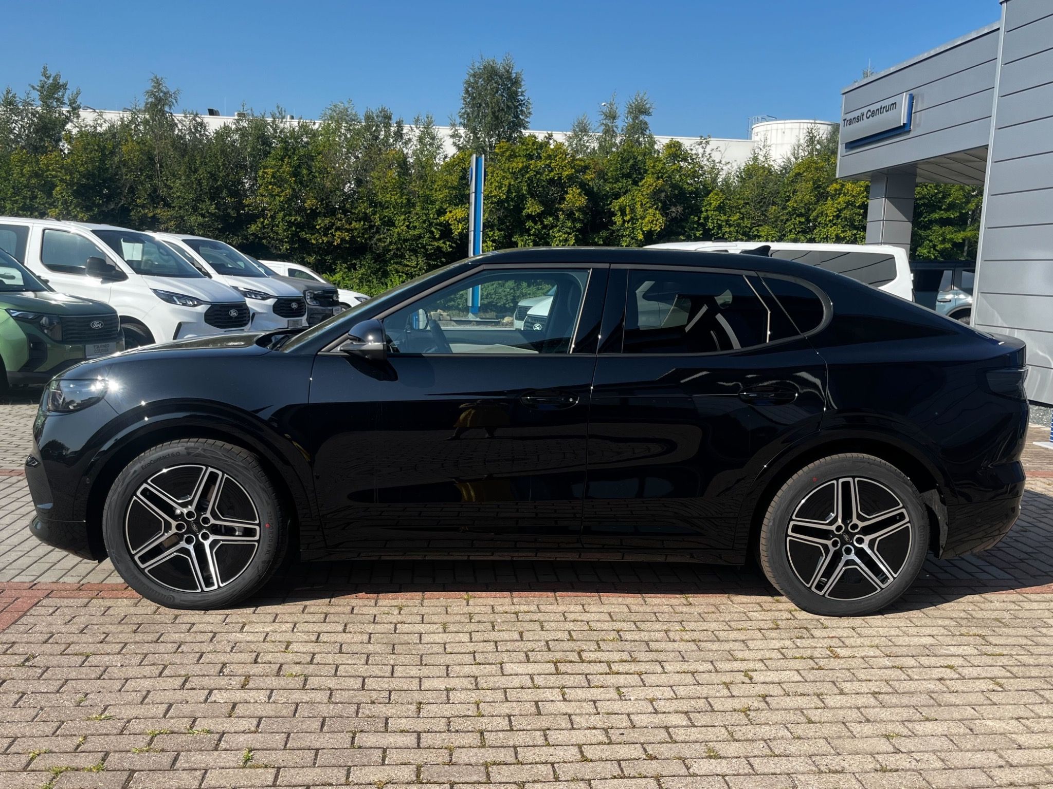 Ford Capri, BEV 250 kW 79 kWh Premium AWD - fotka 2
