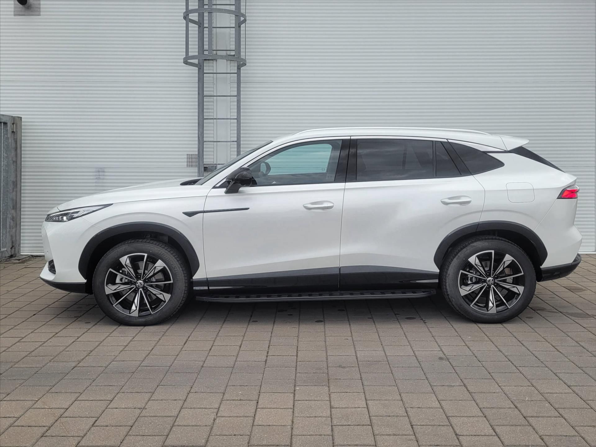 MG HS, 1,5 PHEV 2AT 272k  Exclusive - fotka 6