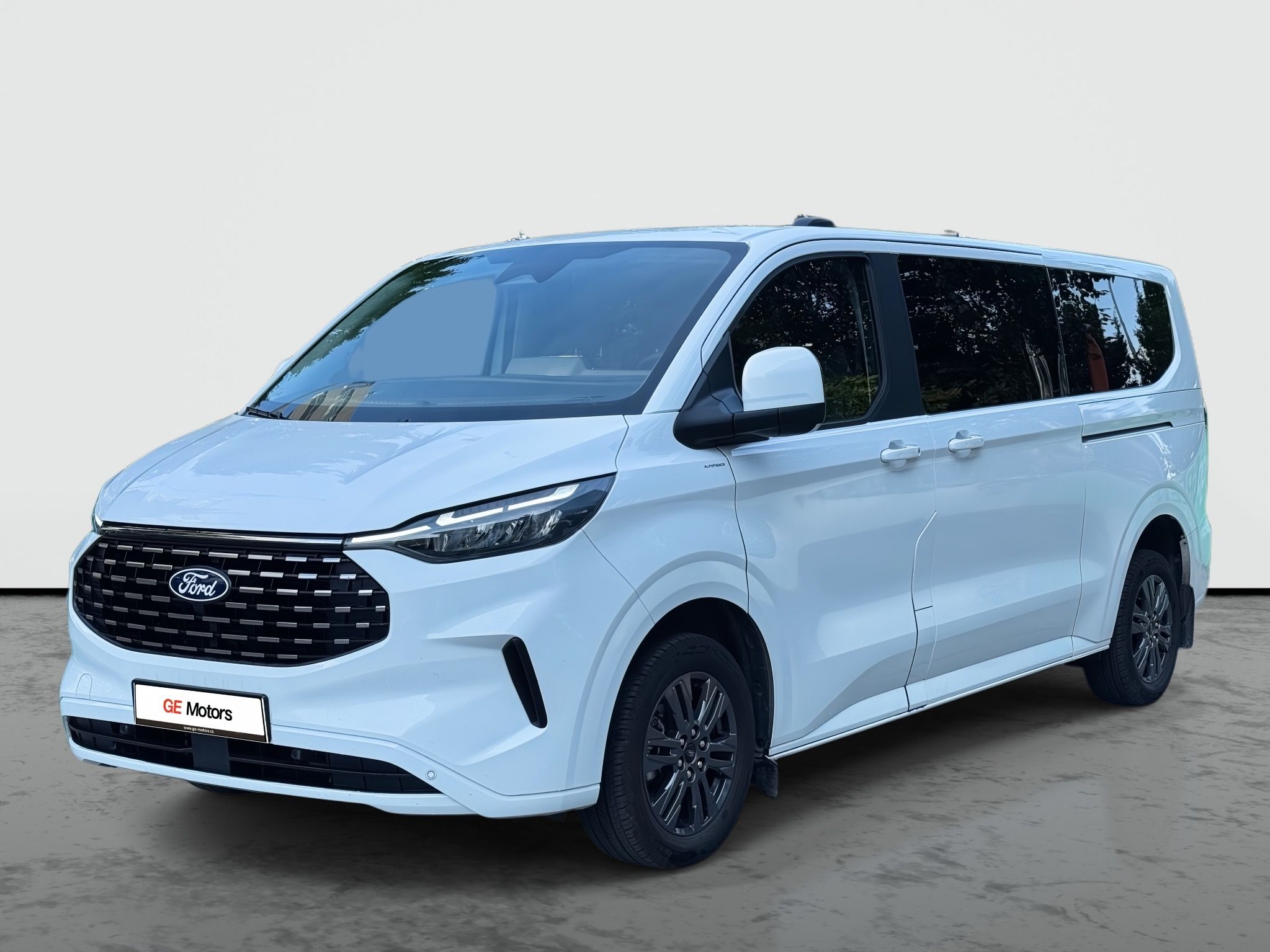 Ford Tourneo Custom, L2H1 AT 170k 9míst Kam DPH ČR
