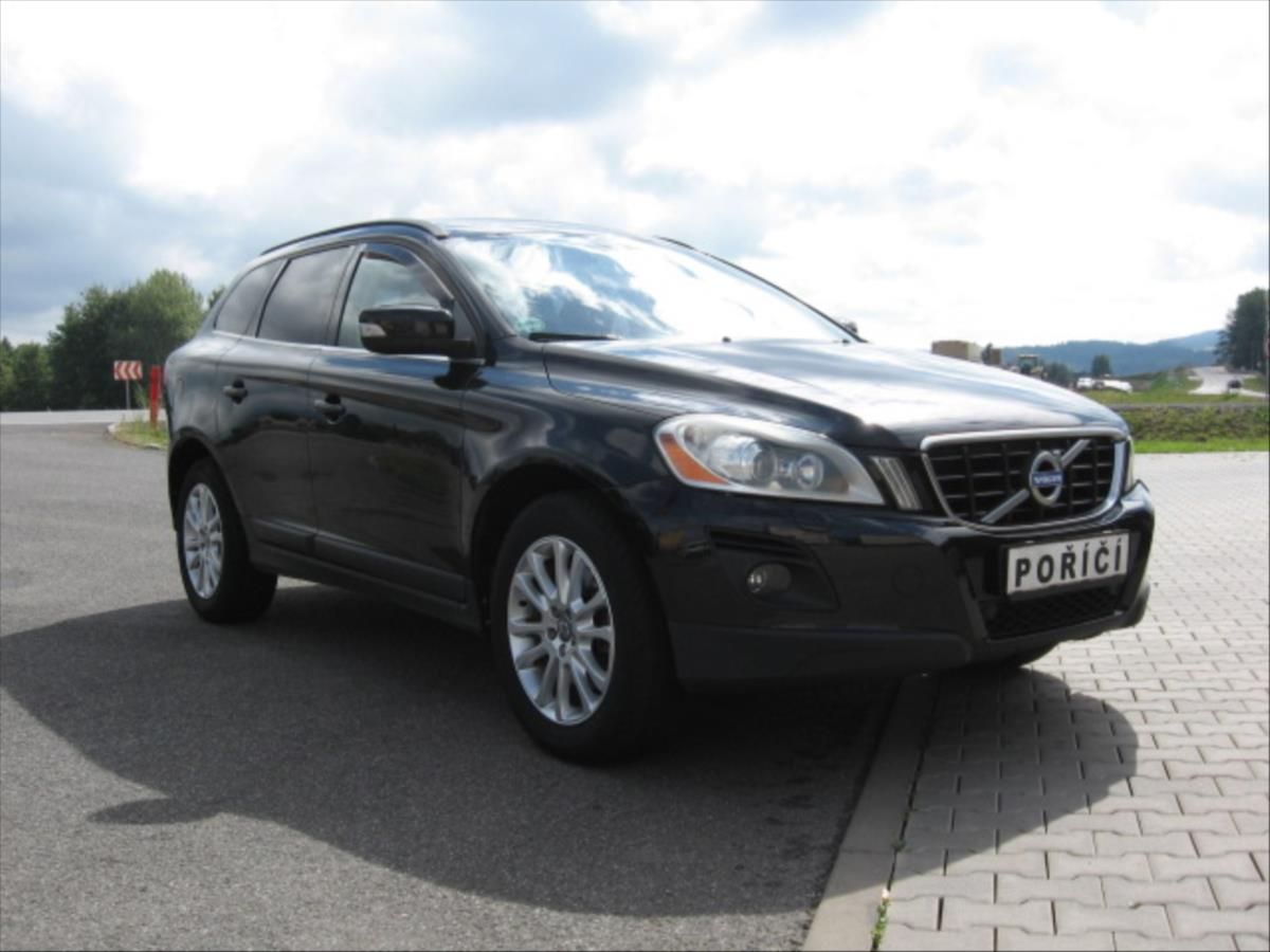 Volvo XC60, 2,4 AWD Manuál - fotka 3