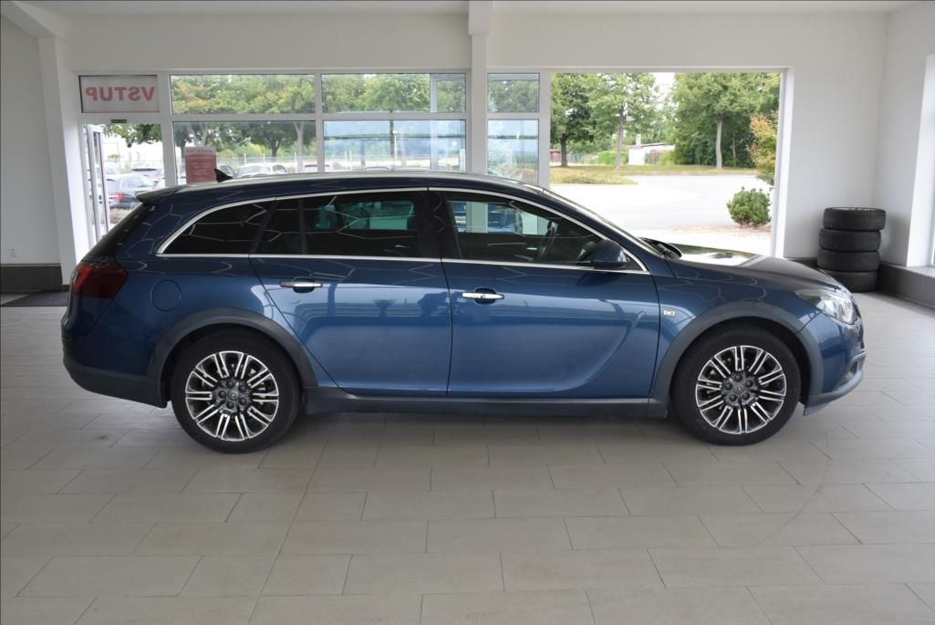 Opel Insignia, 2,0 CTDi, 1.maj.4x4,NAVI,2xALU - fotka 4