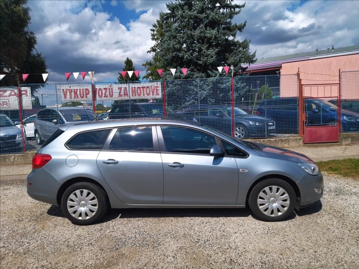 Opel Astra, 1,4 i 16V Sports Tourer - fotka 4