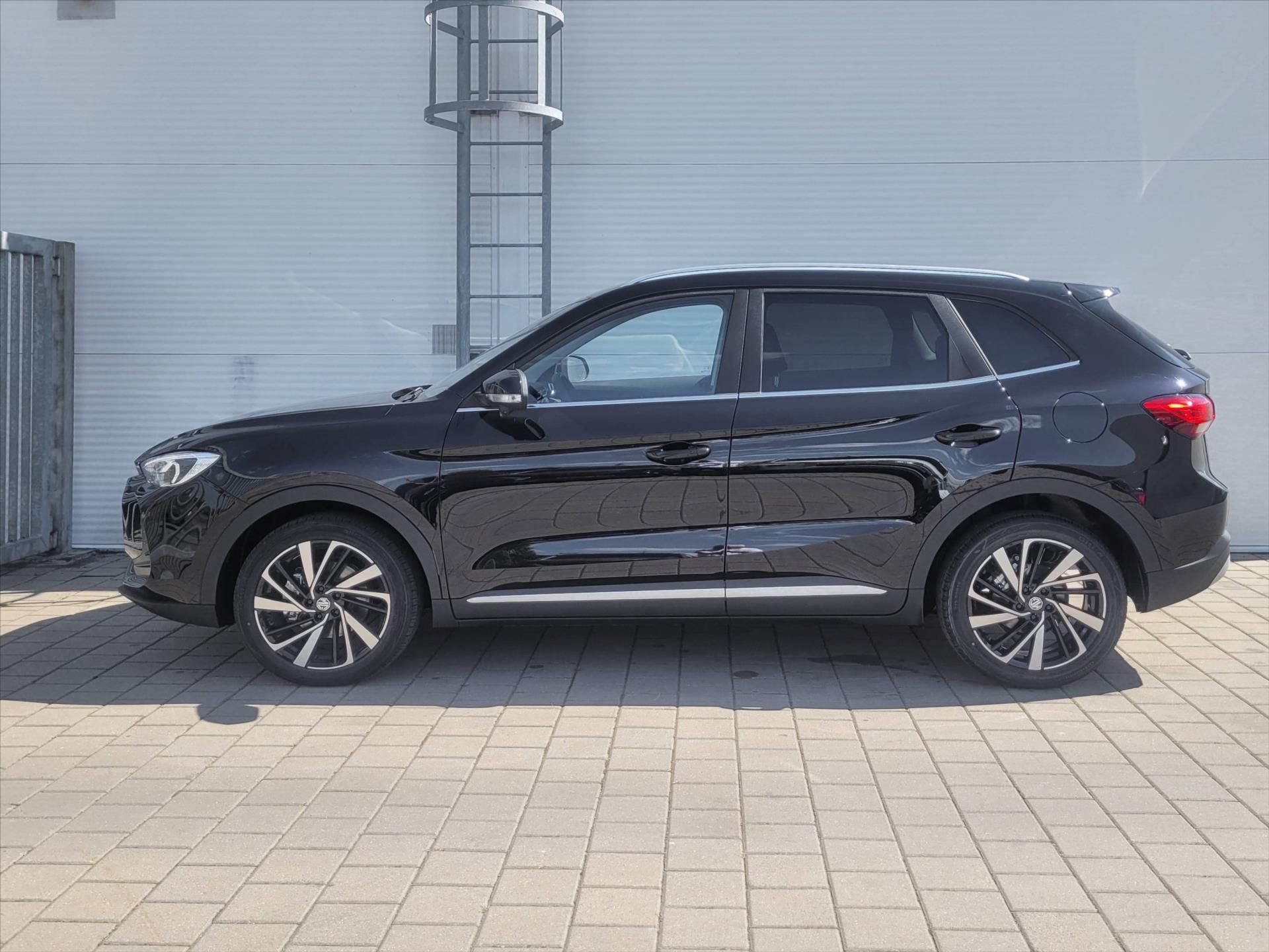 MG ZS, 1,5 HEV 102k 3AT  Exclusive - fotka 6