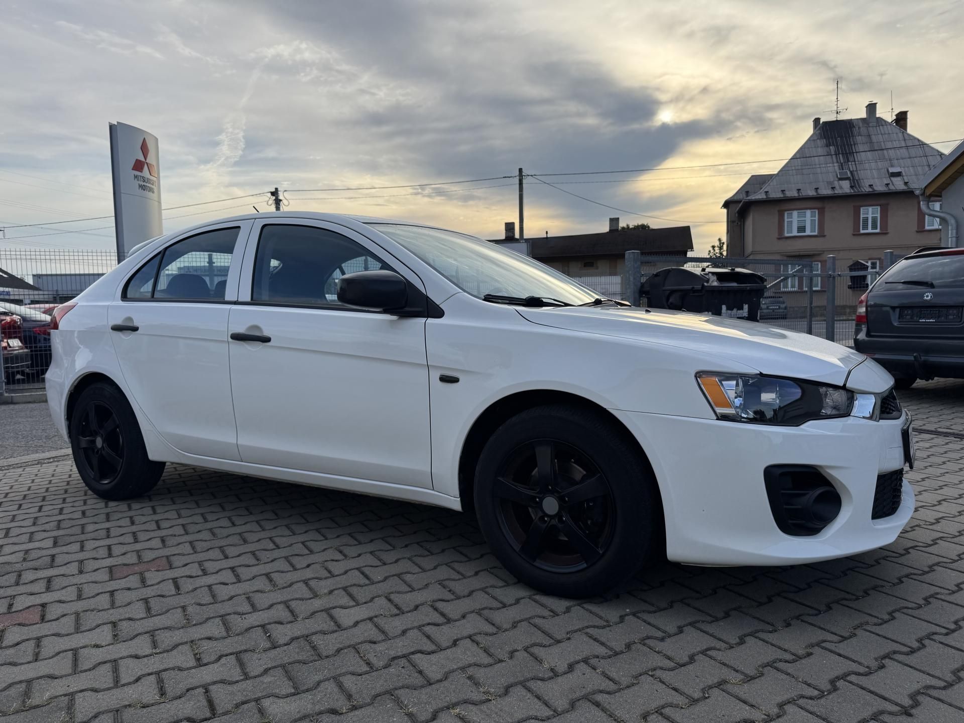 Mitsubishi Lancer, 1.6 MIVEC LIFTBACK - fotka 3