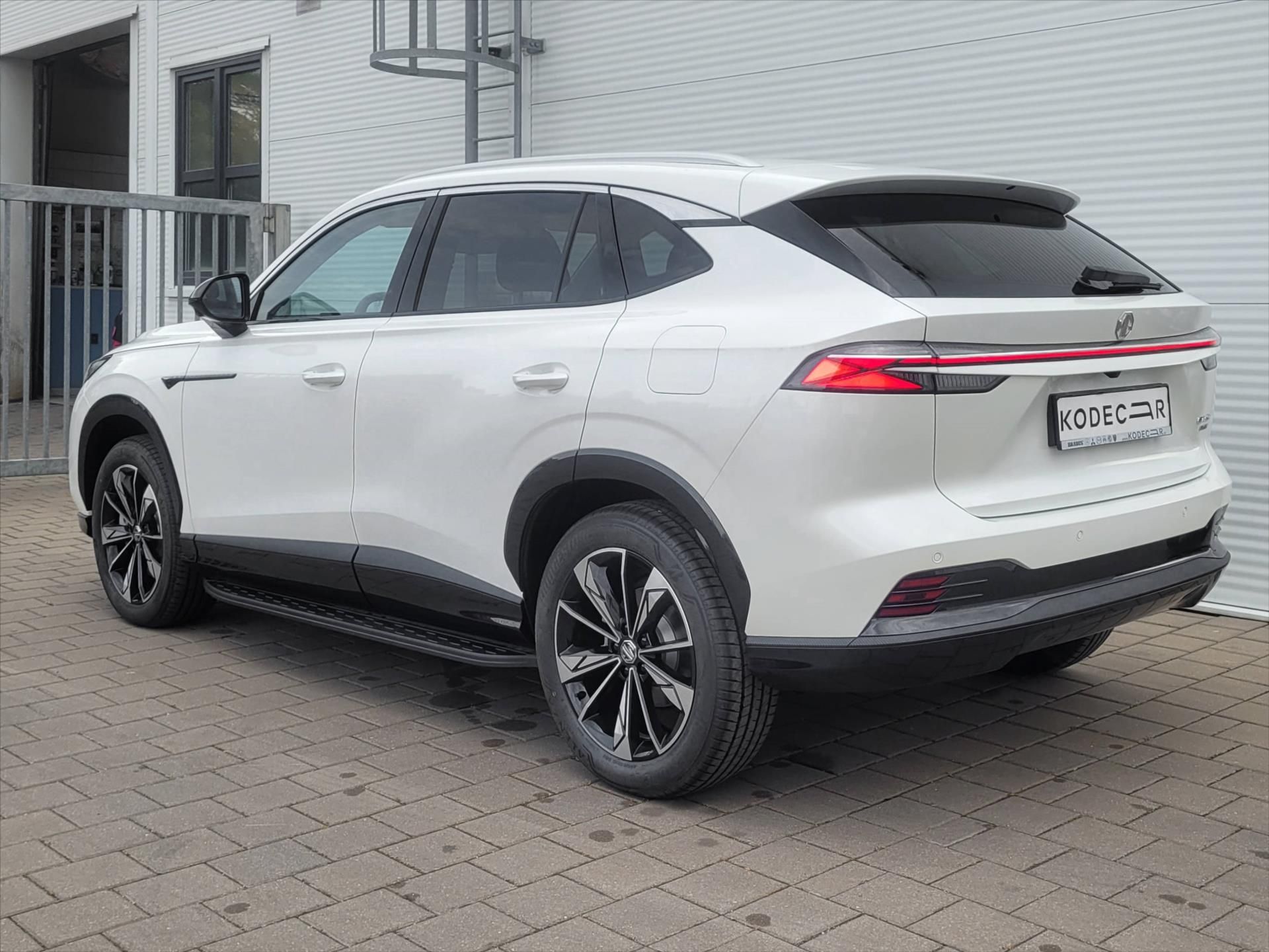 MG HS, 1,5 PHEV 2AT 272k  Exclusive - fotka 4