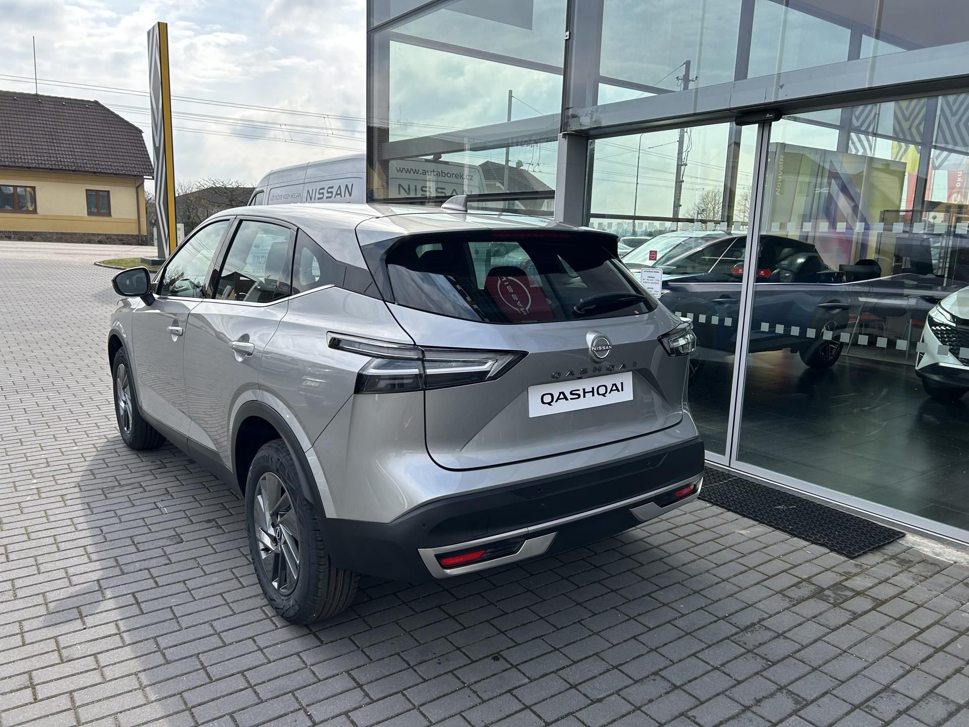 Nissan Qashqai, Acenta 1.3 DIG-T 116kw Automat - fotka 4