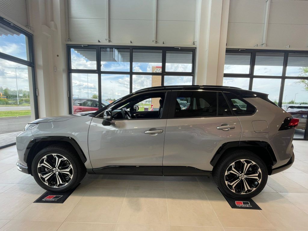 Toyota Rav4, RAV4 2.5 4x4 Plug-In Selection - fotka 5