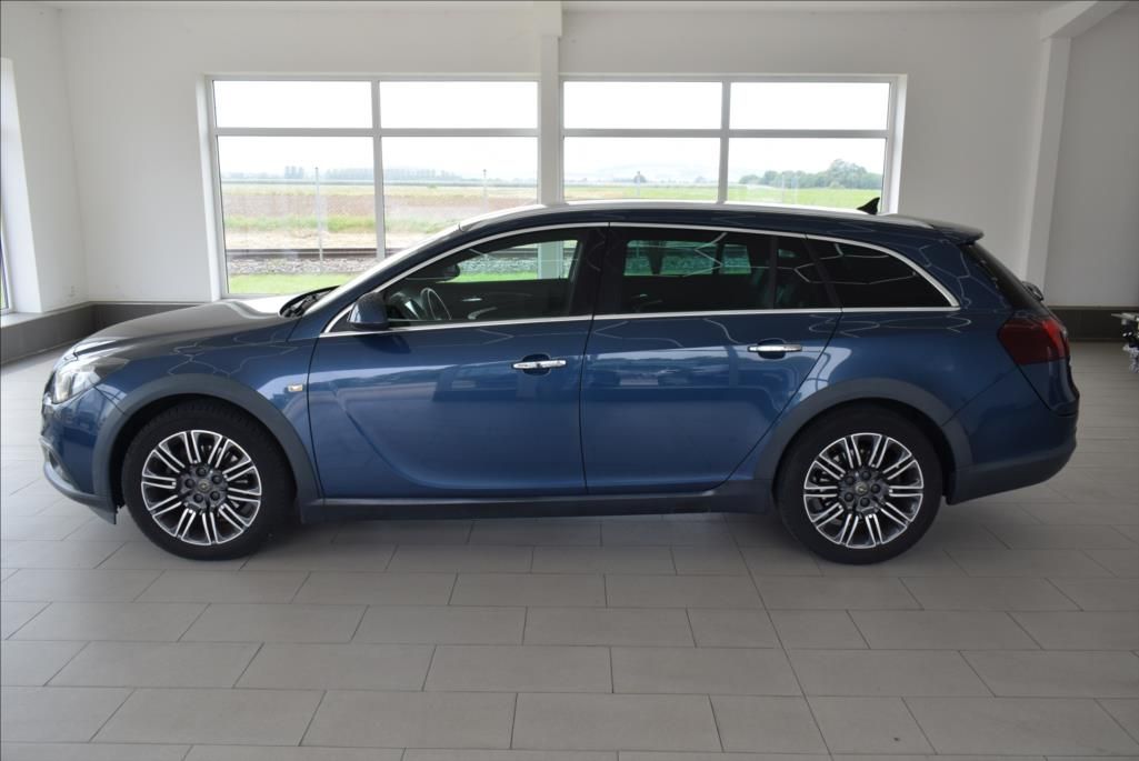 Opel Insignia, 2,0 CTDi, 1.maj.4x4,NAVI,2xALU - fotka 5