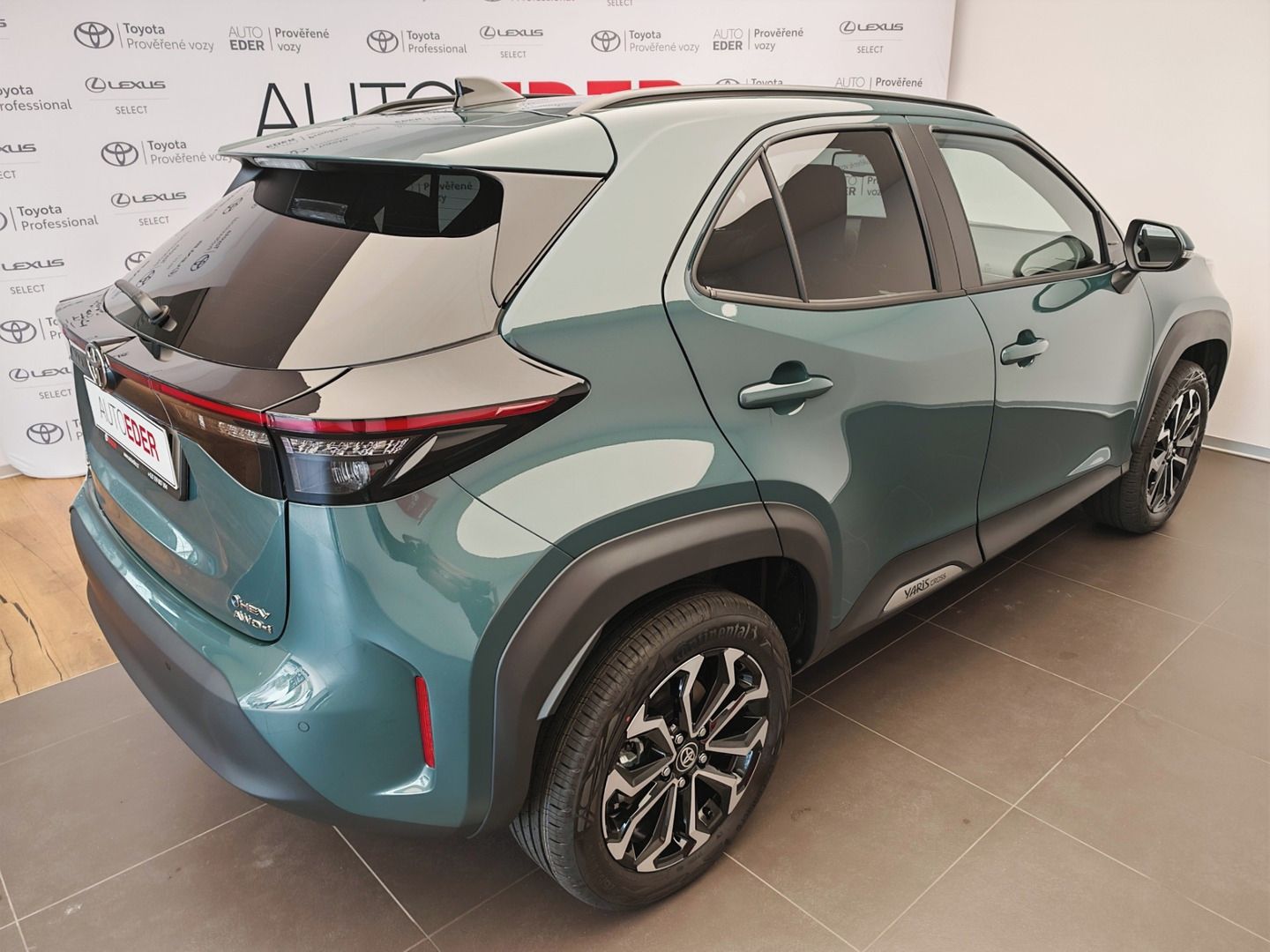 Toyota Yaris Cross, 1.5 Hybrid e-CVT Style 4x4 - fotka 4