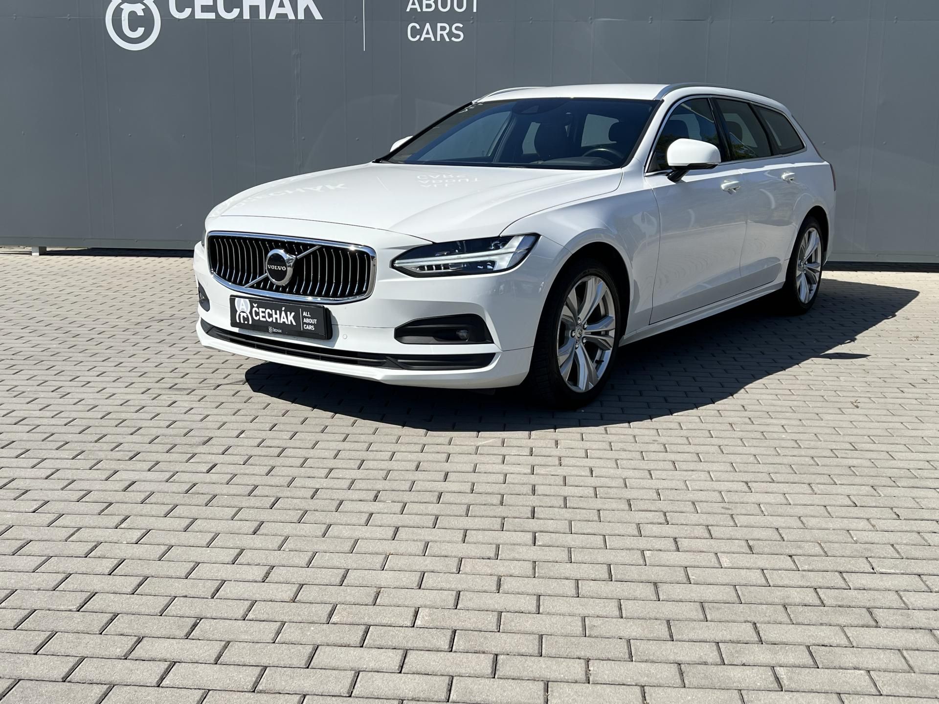 Volvo V90, 2.0d*145Kw*B4*AWD*Momentum