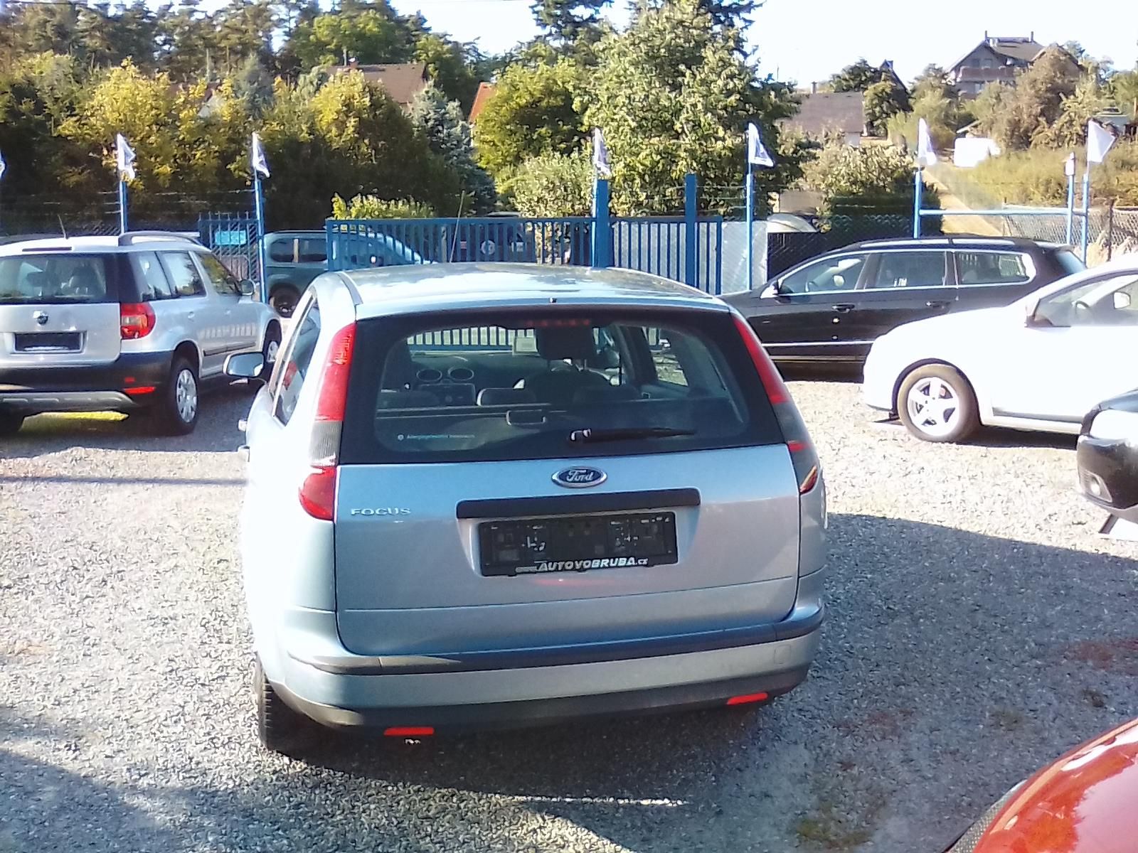 Ford Focus, 1.6i 16V combi, 4x kola navíc - fotka 6