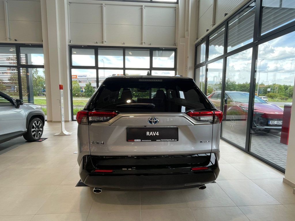 Toyota Rav4, RAV4 2.5 4x4 Plug-In Selection - fotka 6