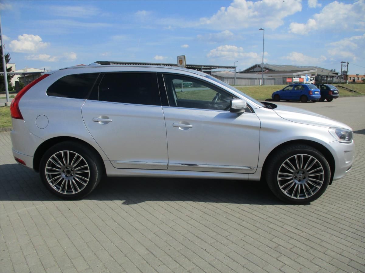 Volvo XC60, 2,4 D4 Summum AWD AT GPS Panor - fotka 5