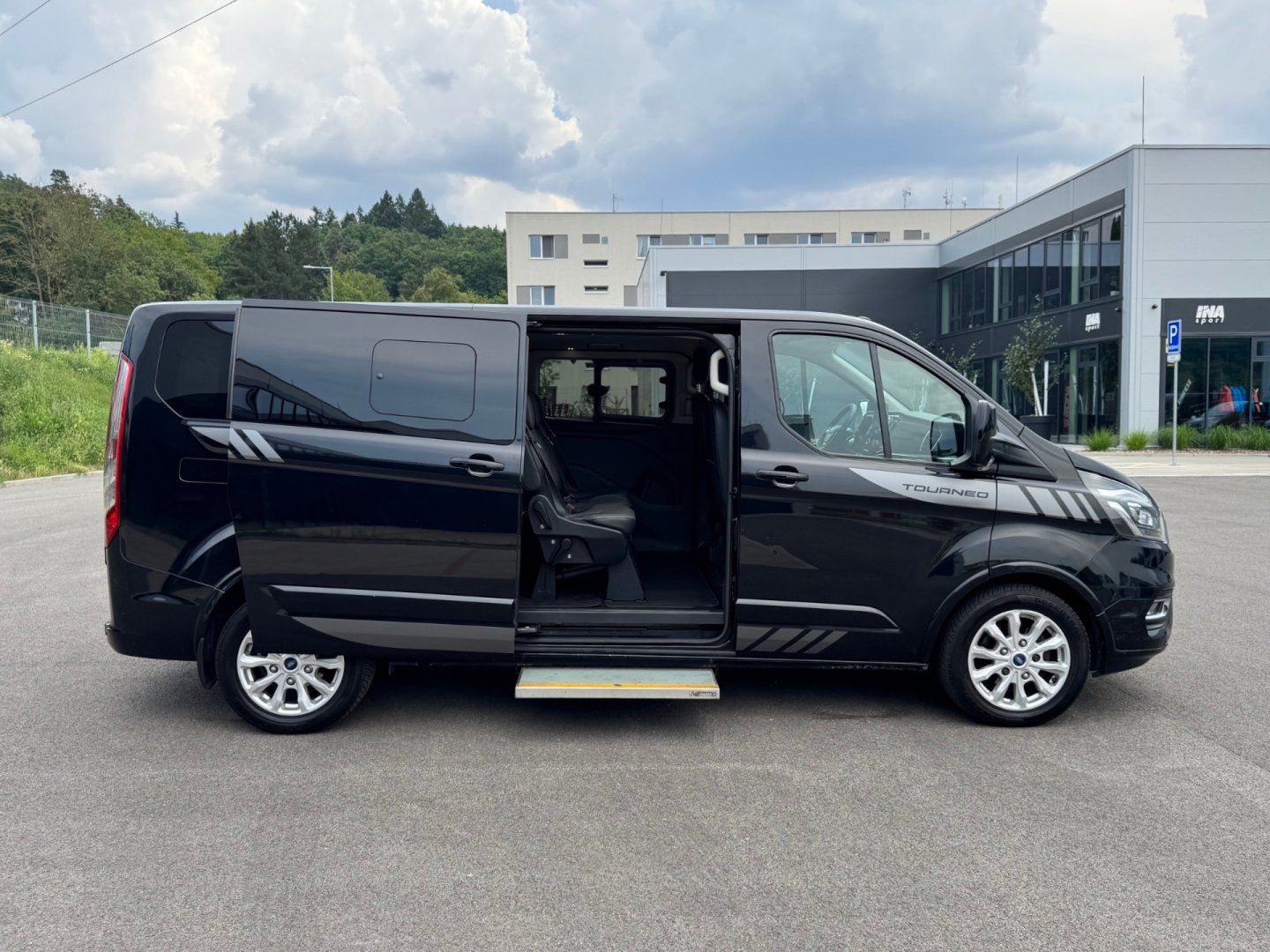 Ford Tourneo Custom, 2.0 125kW AUT. LIMITED - fotka 5