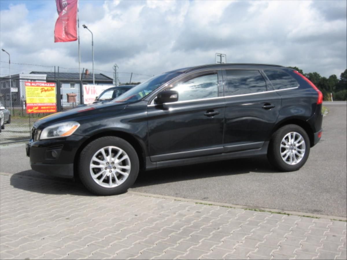 Volvo XC60, 2,4 AWD Manuál - fotka 2