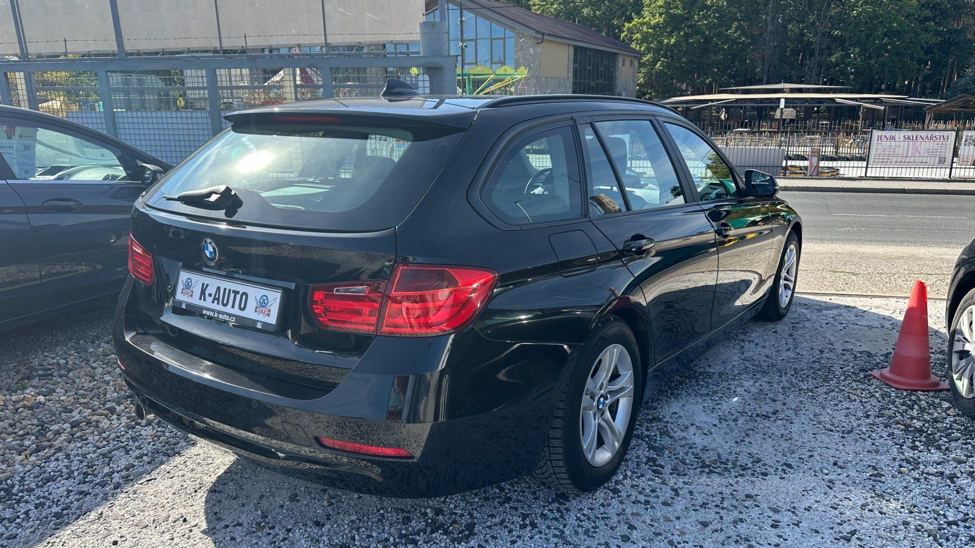 BMW Řada 3, 318d 105kW *Stav*Navi*Tažné* - fotka 4