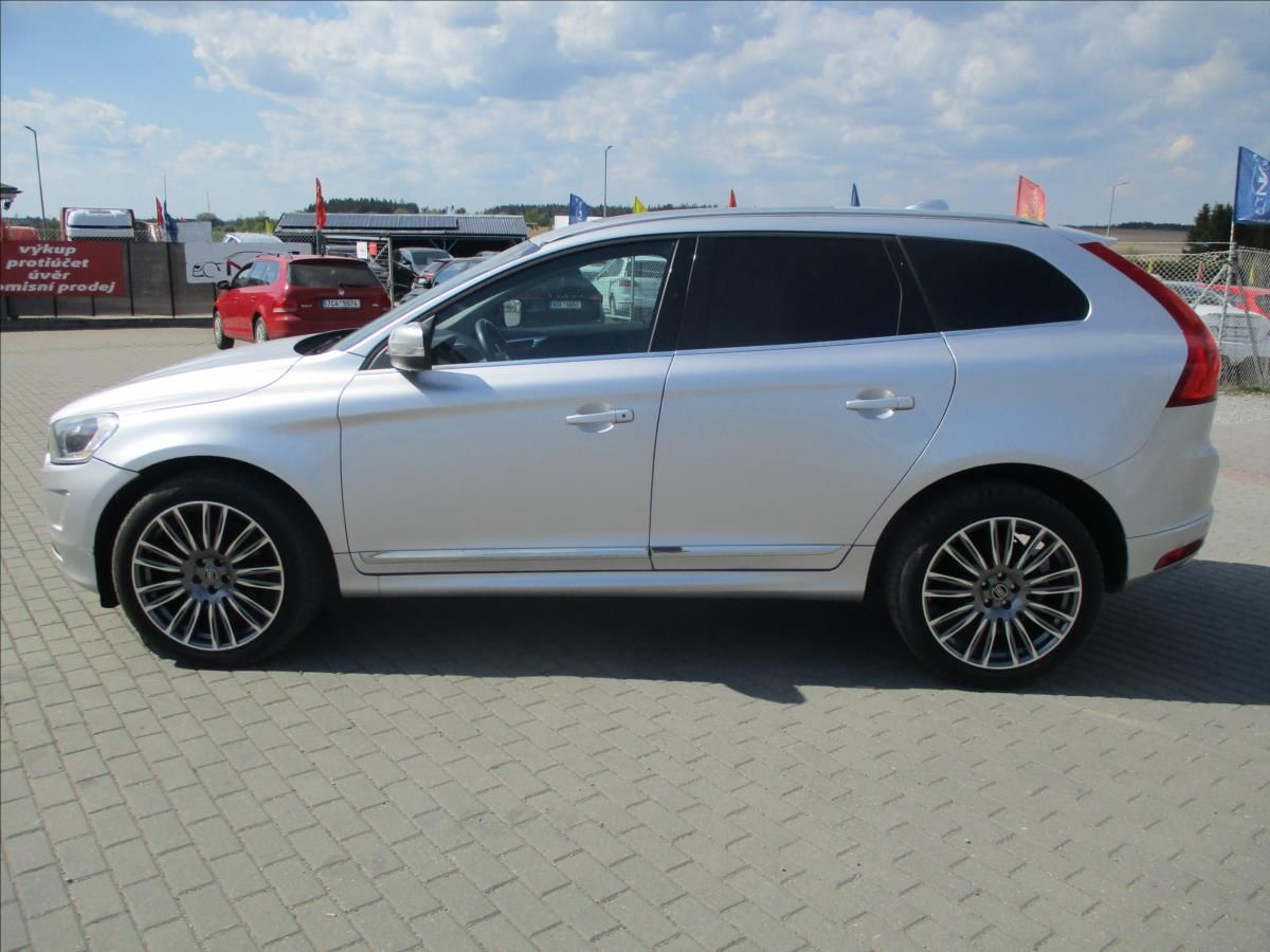 Volvo XC60, 2,4 D4 Summum AWD AT GPS Panor - fotka 2