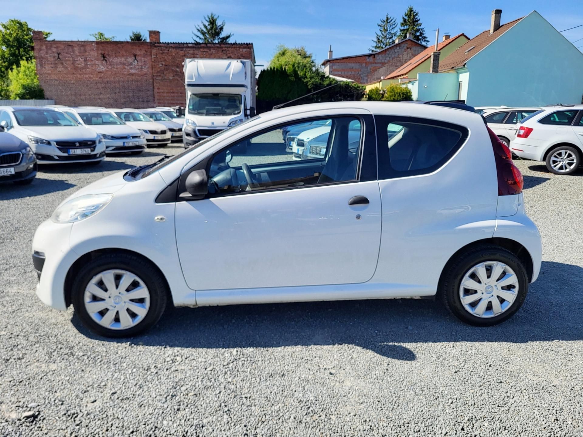 Peugeot 107, 1.0 VTi 50kW *ČR *1.majitel - fotka 2