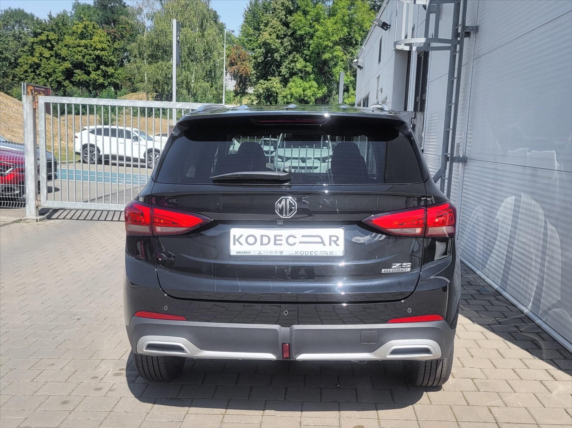 MG ZS, 1,5 HEV 102k 3AT  Exclusive - fotka 5
