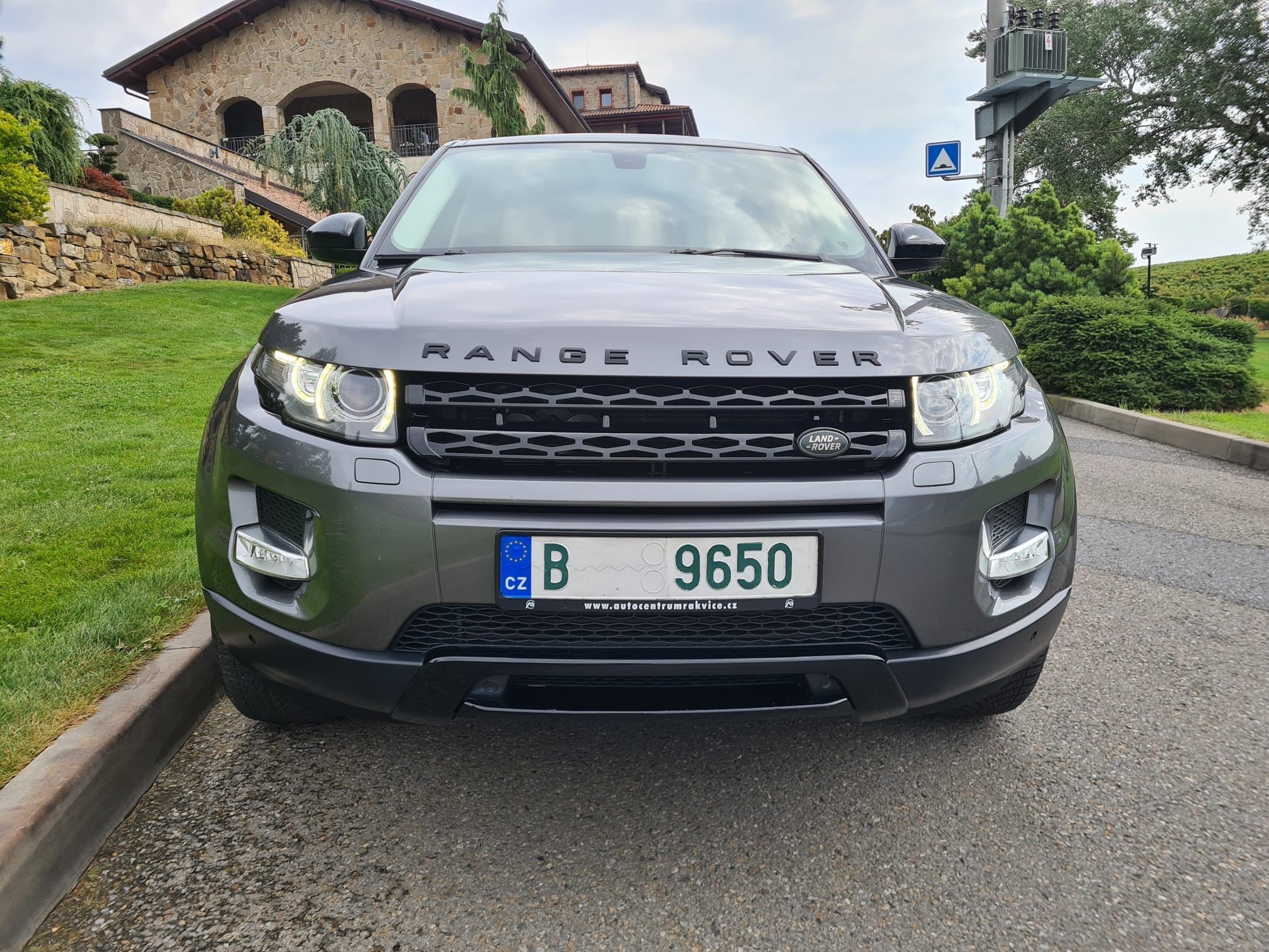 Land Rover Range Rover Evoque, 2.2 TD4 110kW 9 automat - fotka 5