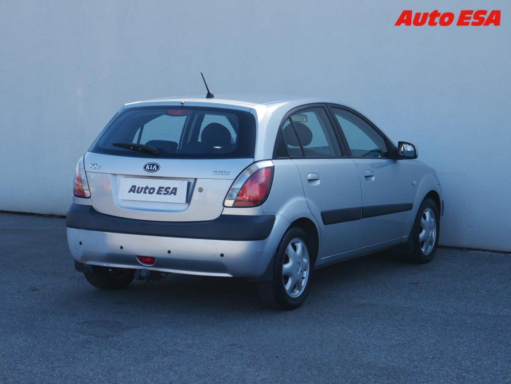 Kia Rio, 1.5 CRDi,AC,park.asist - fotka 6