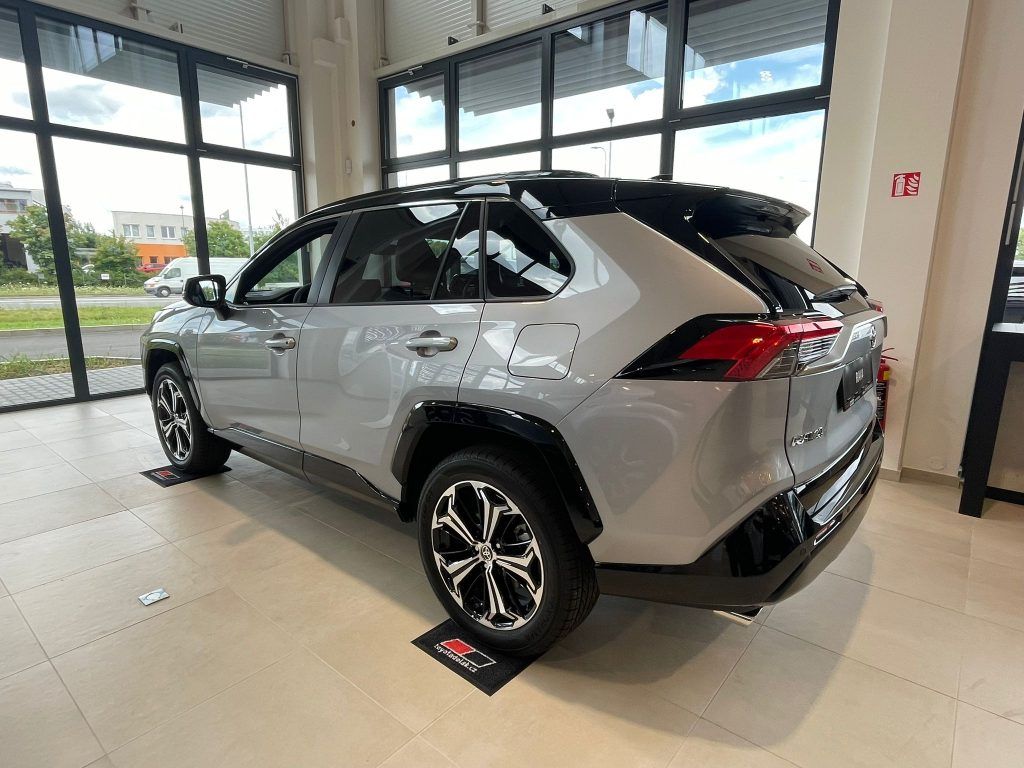 Toyota Rav4, RAV4 2.5 4x4 Plug-In Selection - fotka 2