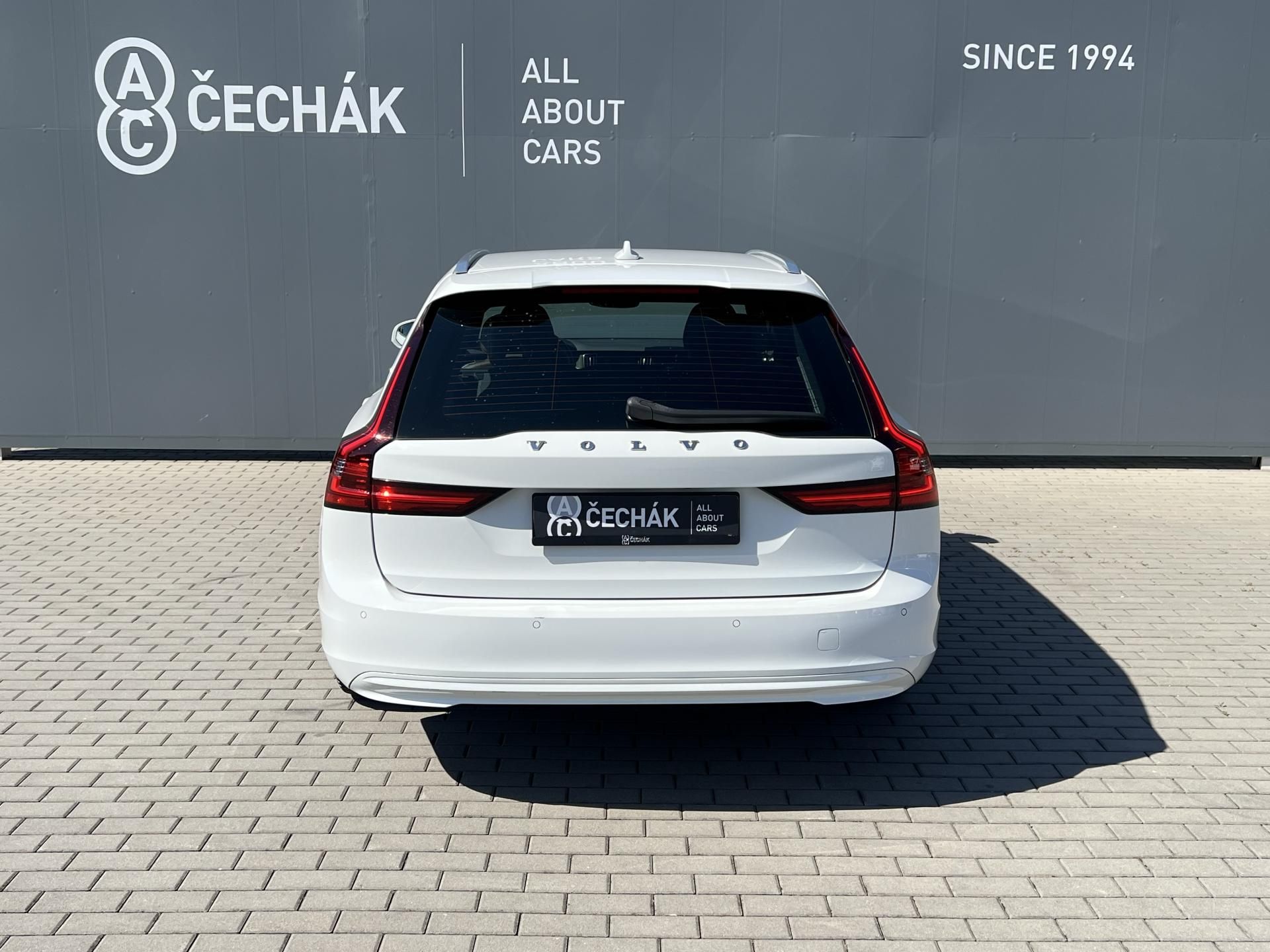 Volvo V90, 2.0d*145Kw*B4*AWD*Momentum - fotka 6