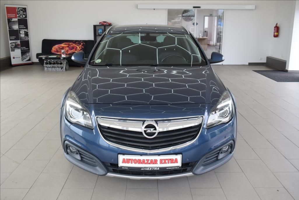 Opel Insignia, 2,0 CTDi, 1.maj.4x4,NAVI,2xALU - fotka 2