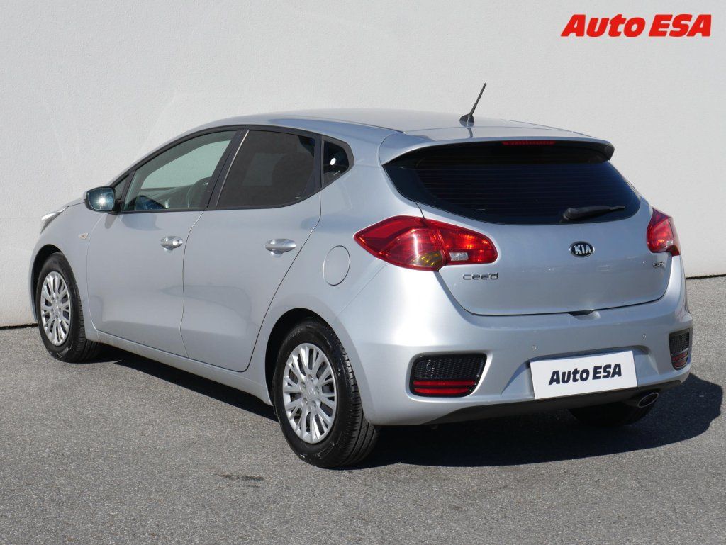 Kia Cee´d, 1.6 CRDi,ČR,AC - fotka 4