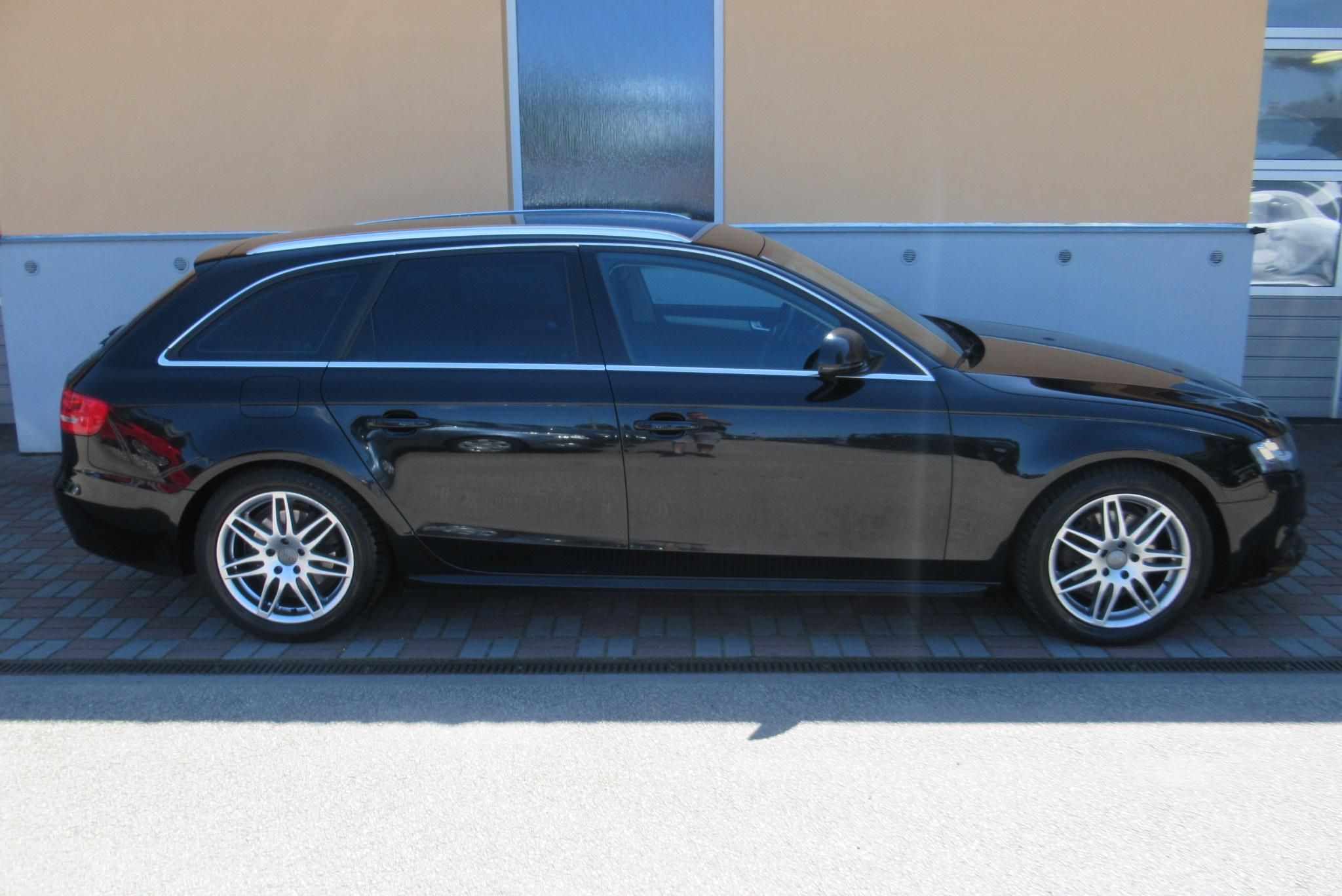 Audi A4, 2.0 TDI AUT. KLIMA - fotka 3