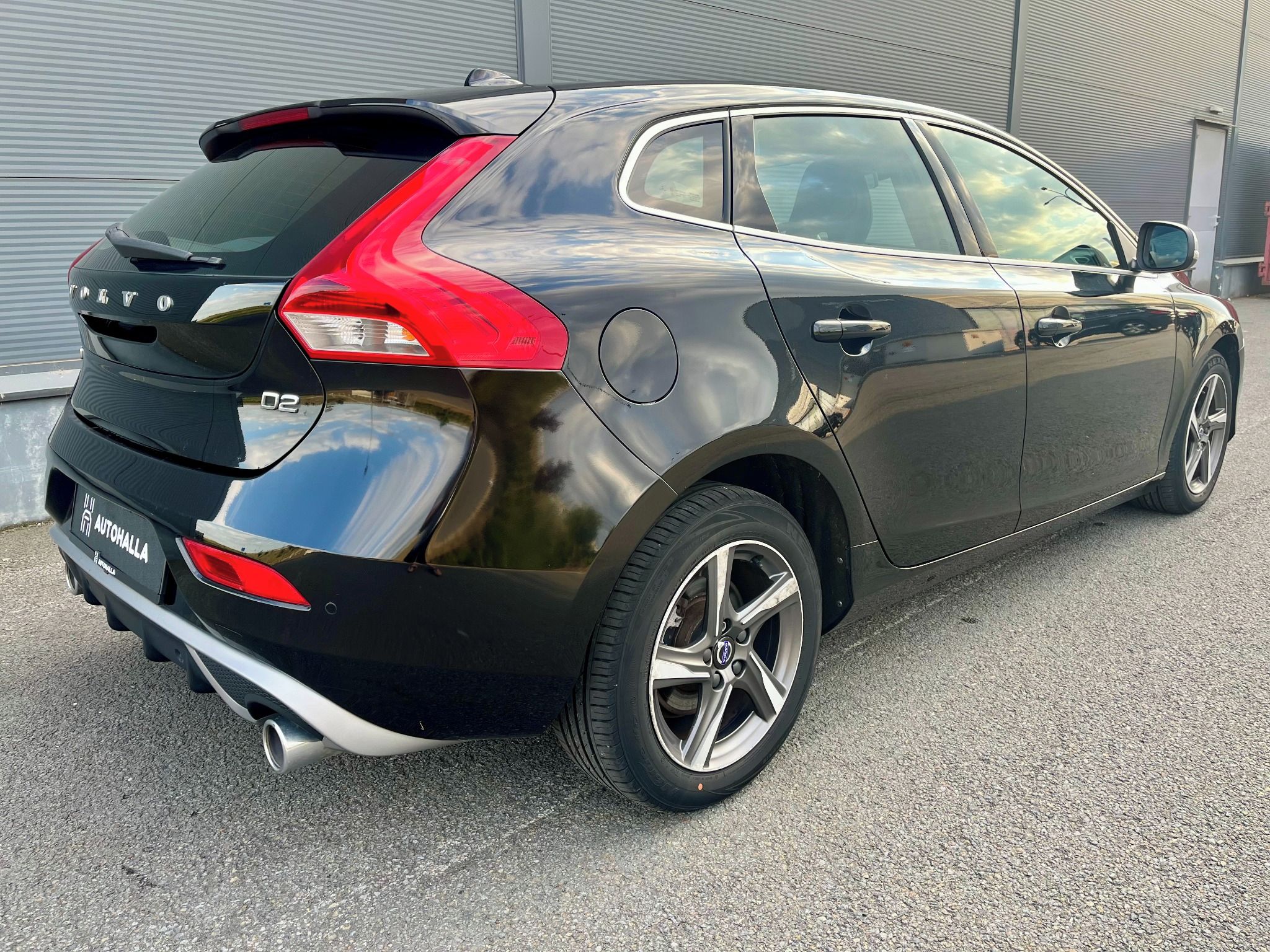 Volvo V40, D2 88kW R-Design VÝHŘEV Navi - fotka 3