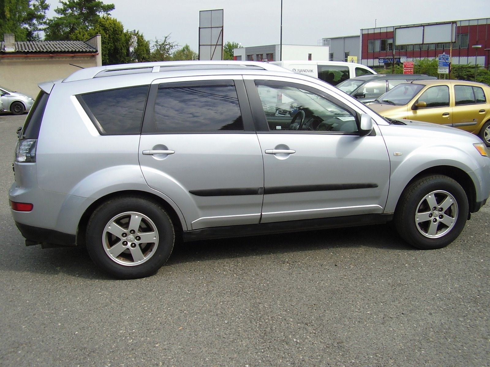 Mitsubishi Outlander, 2.0 DI-D, motor VW BSY, 103kw - fotka 5
