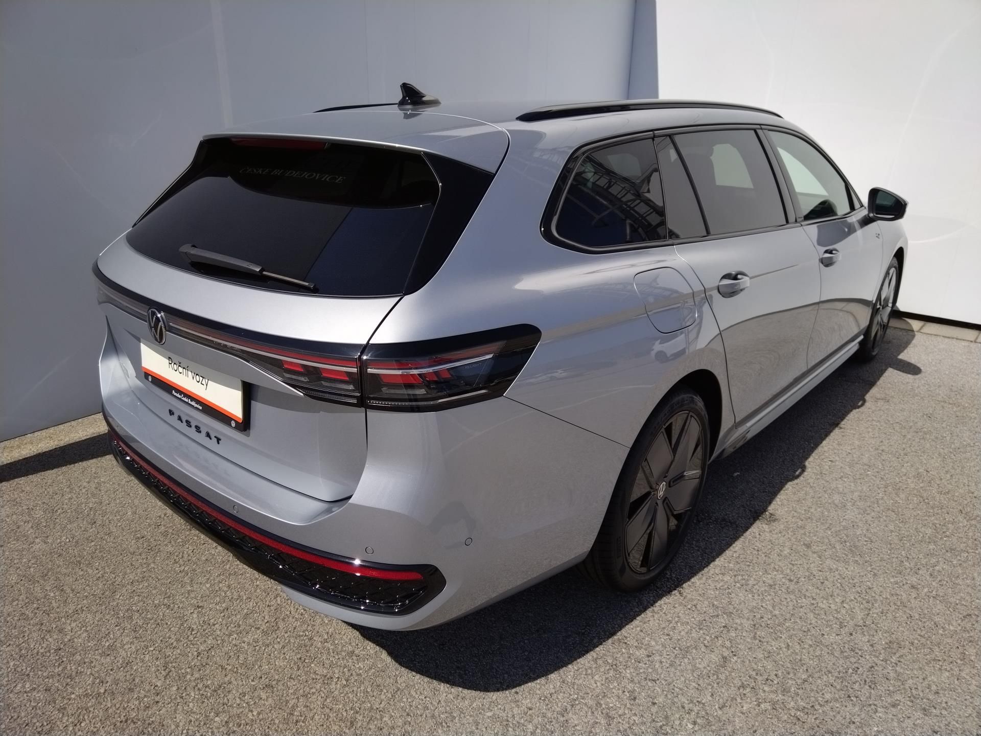 Volkswagen Passat, Passat R-Line 2,0 TSI 150 kW - fotka 2