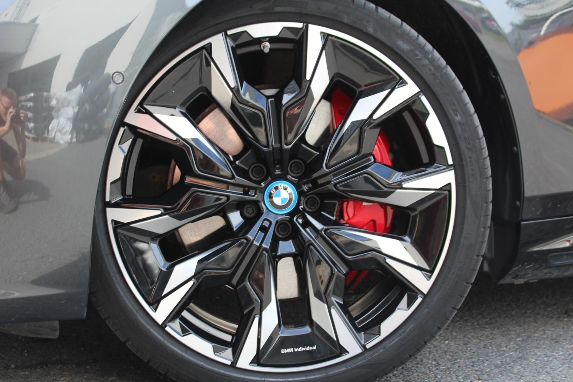 BMW Řada 5, i5 M60 xDrive Touring - fotka 6