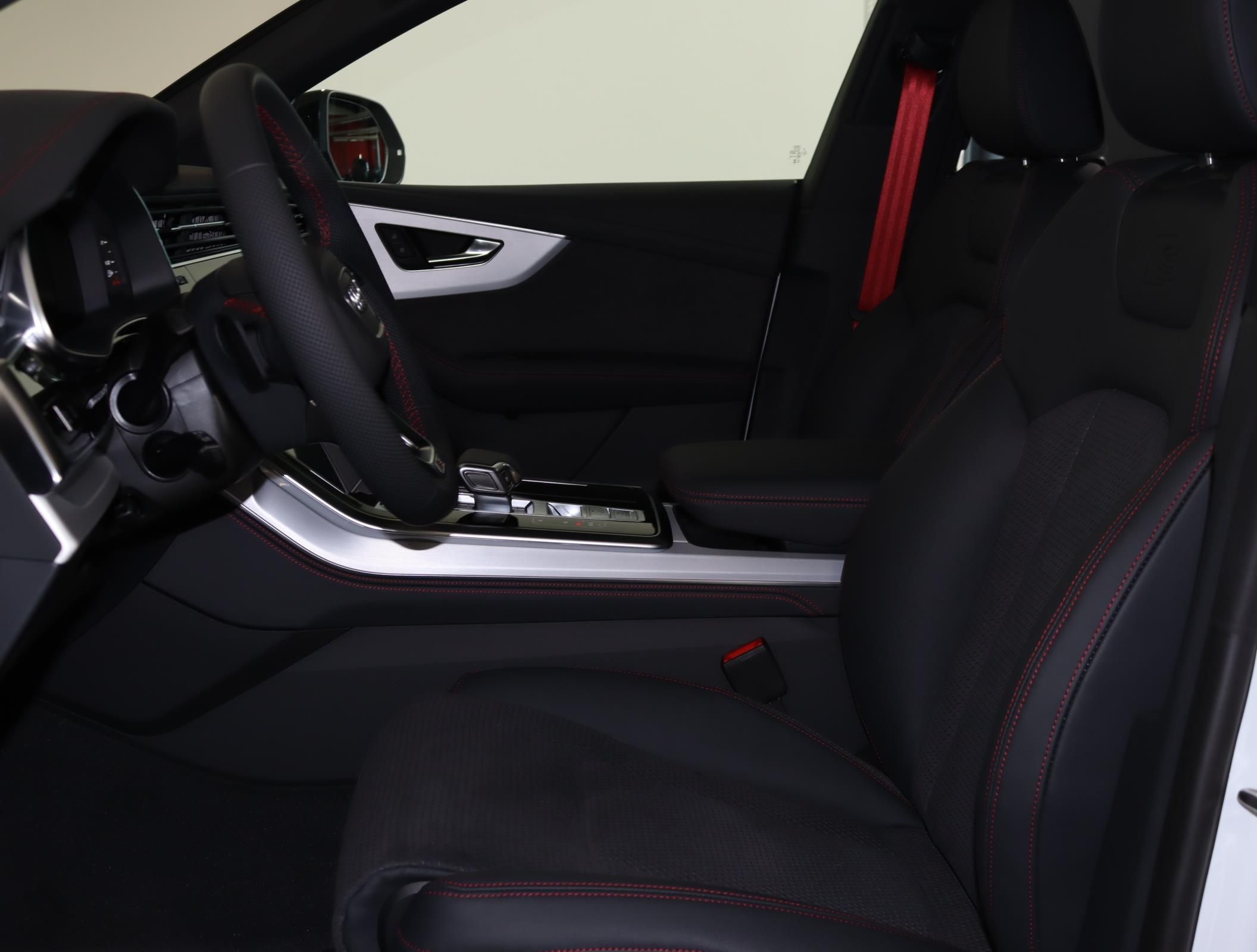 Audi Q8, 50 TDI quattro - fotka 2