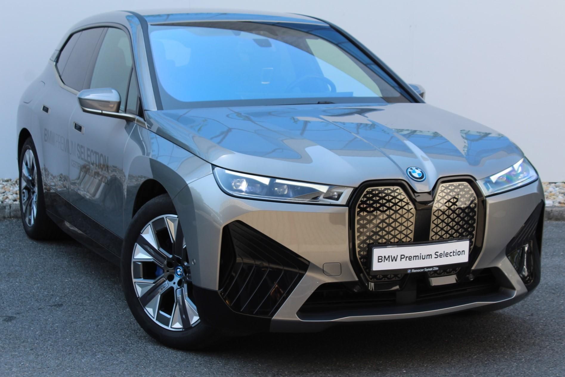 BMW iX, xDrive40 - fotka 6