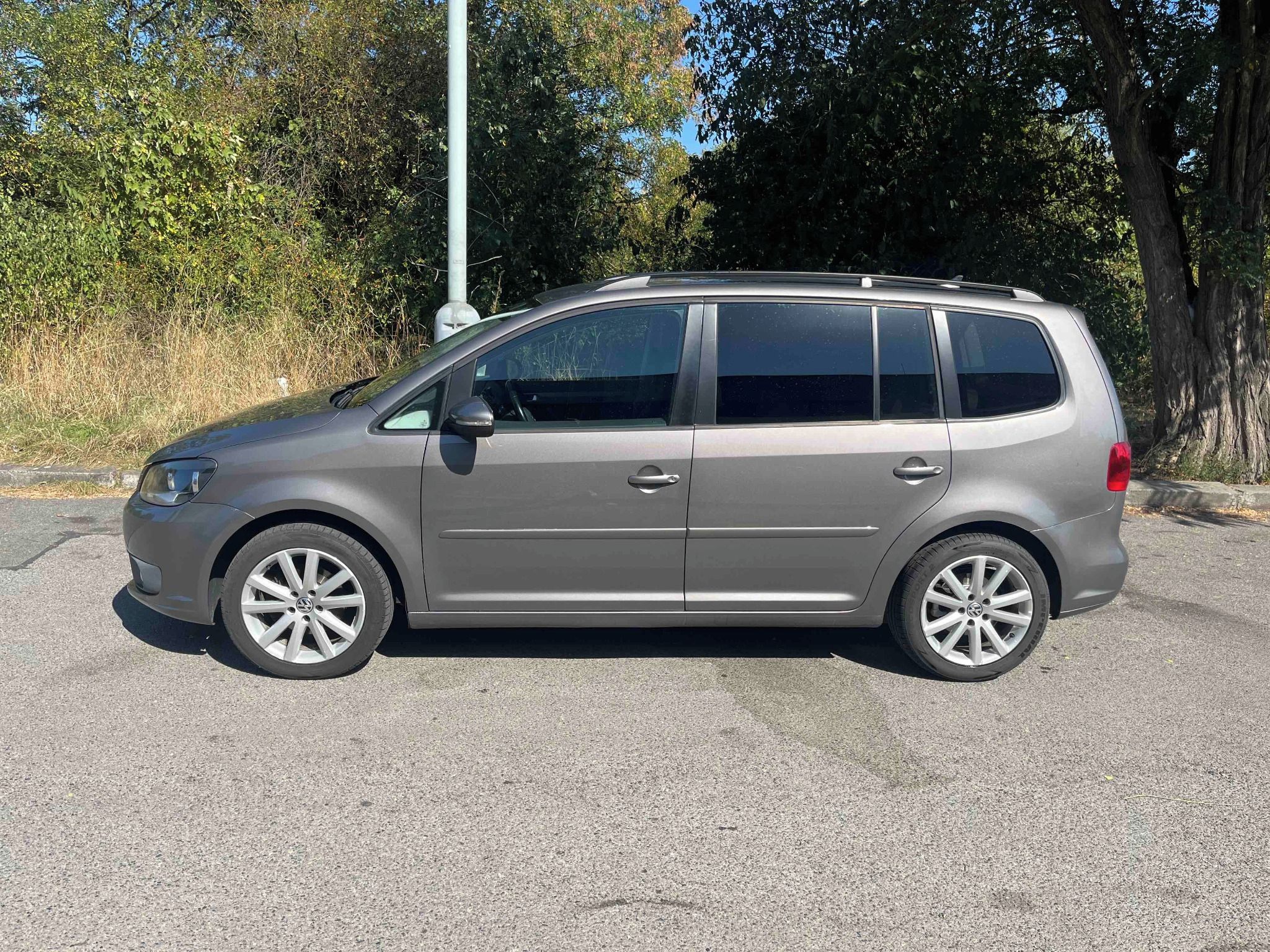 Volkswagen Touran - fotka 4