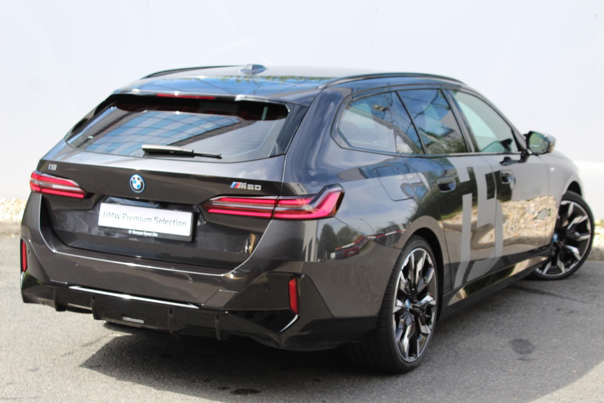 BMW Řada 5, i5 M60 xDrive Touring - fotka 2