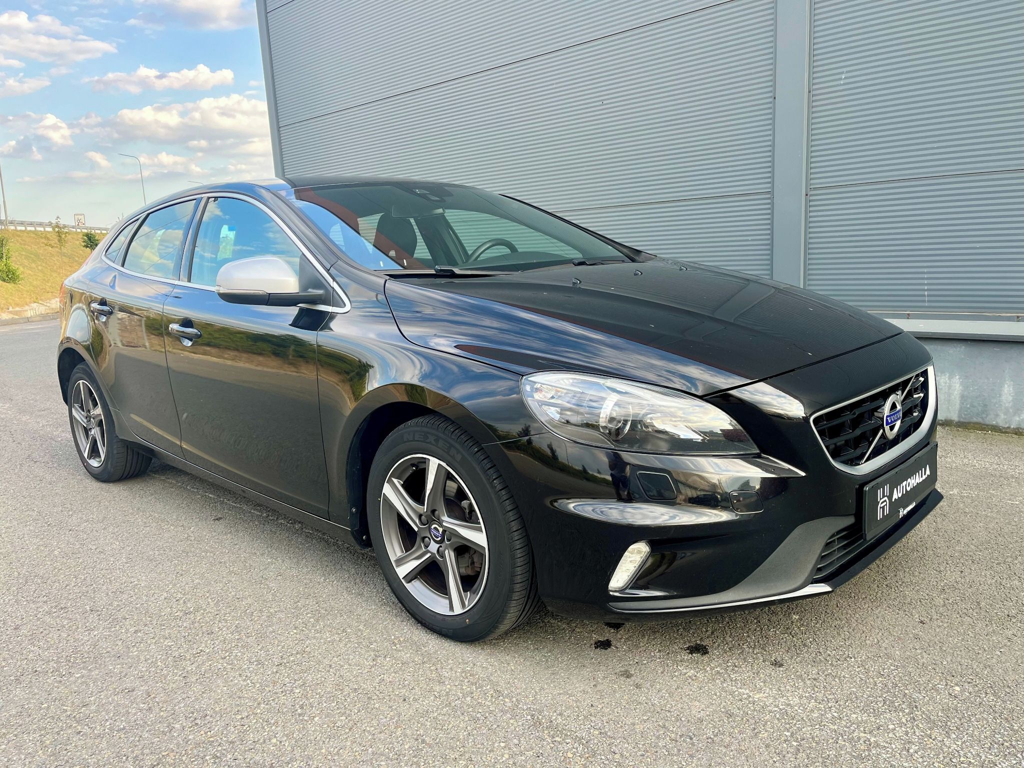 Volvo V40, D2 88kW R-Design VÝHŘEV Navi - fotka 4