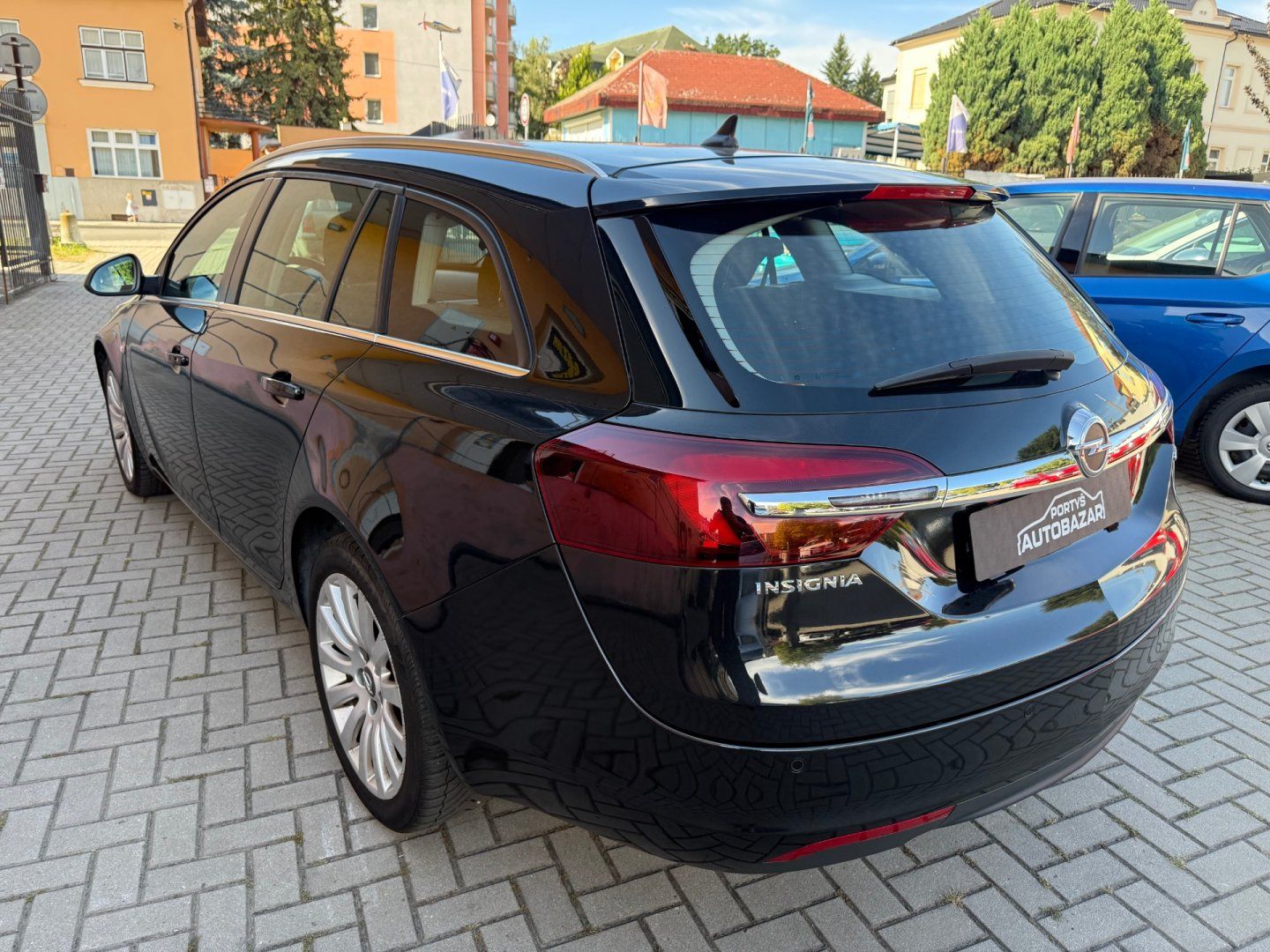 Opel Insignia, 2.0 CDTi  Kombi - fotka 2