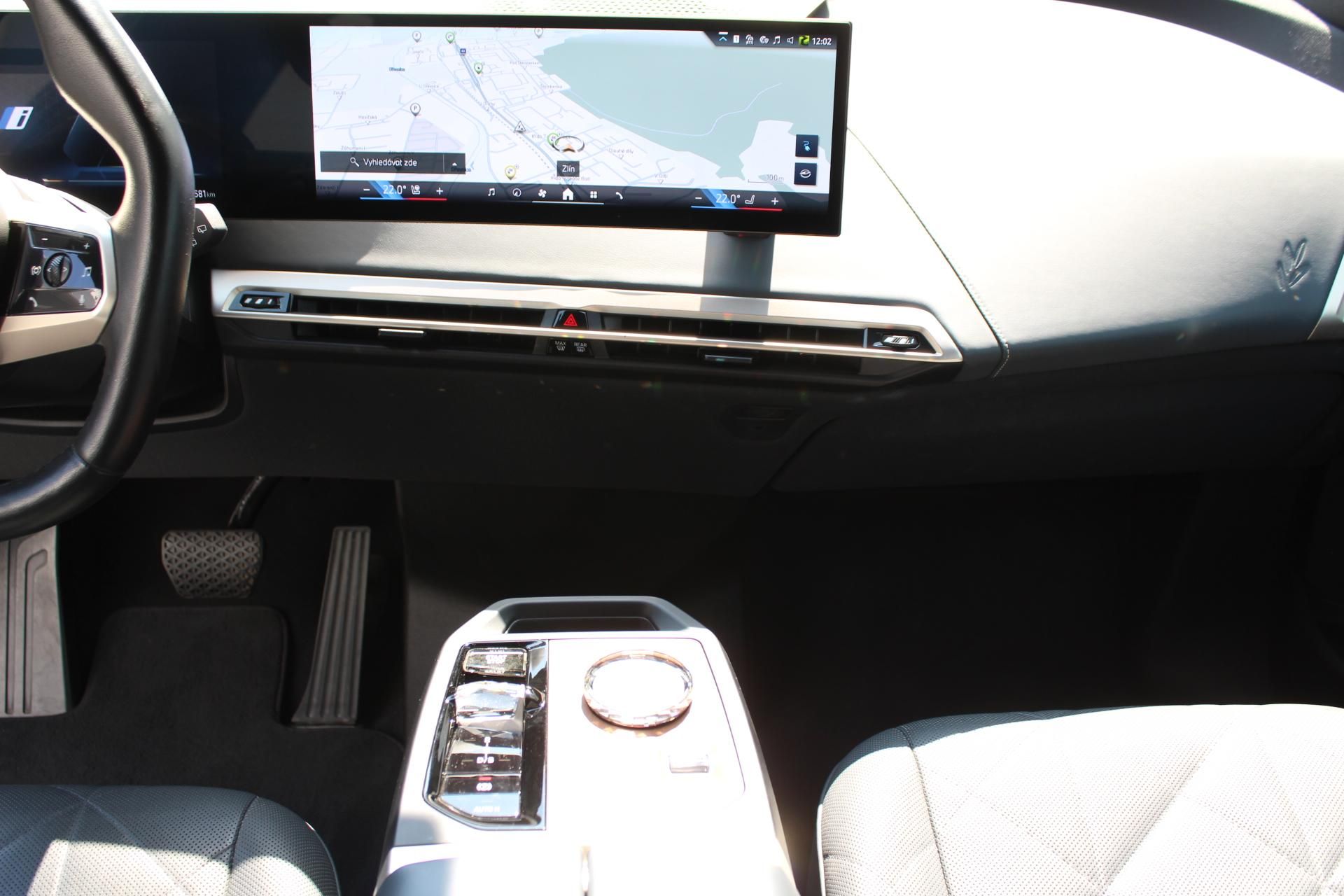 BMW iX, xDrive50 - fotka 5