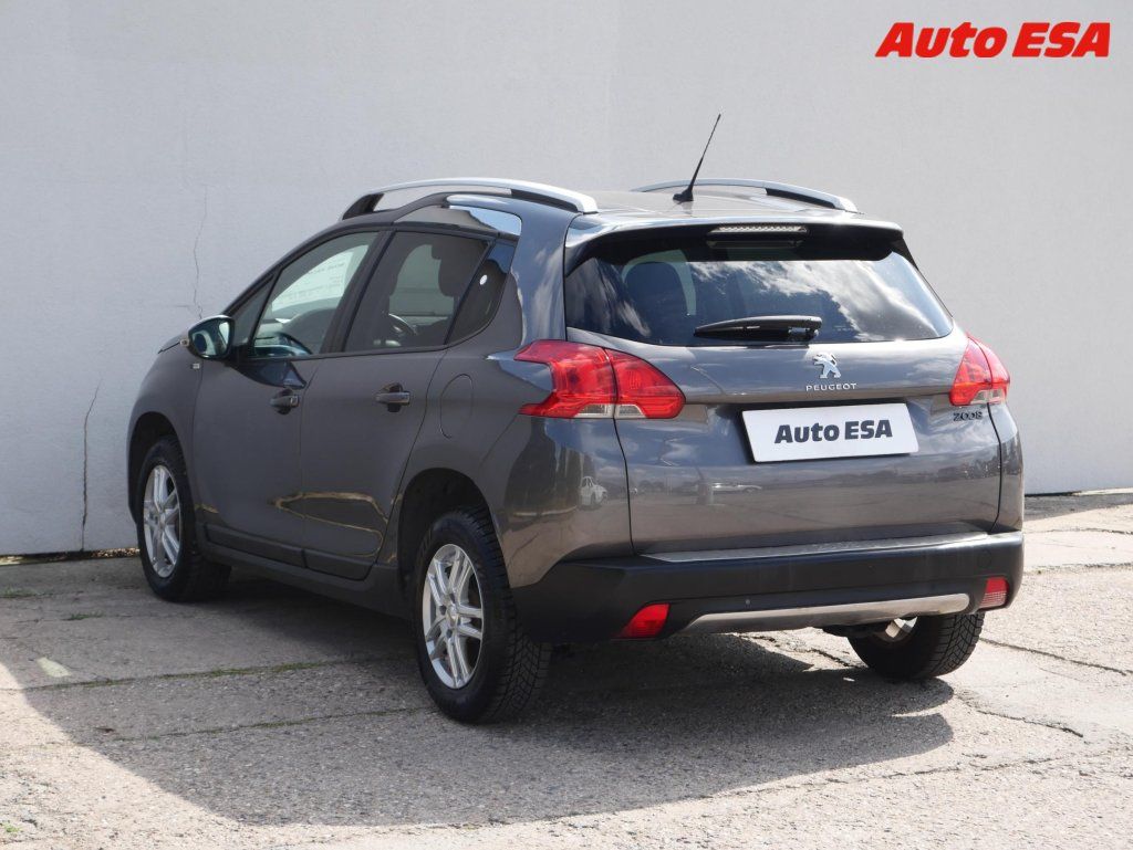 Peugeot 2008, 1.2i,AC,temp - fotka 4