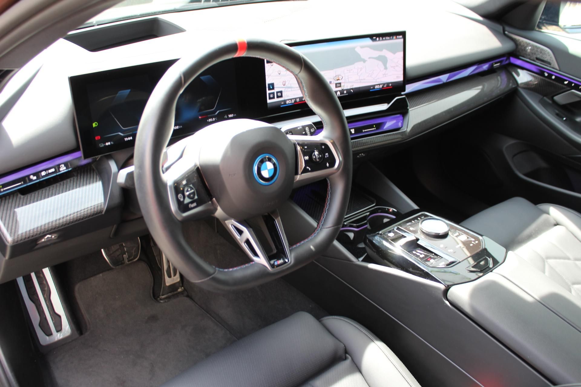 BMW Řada 5, i5 M60 xDrive Touring - fotka 4