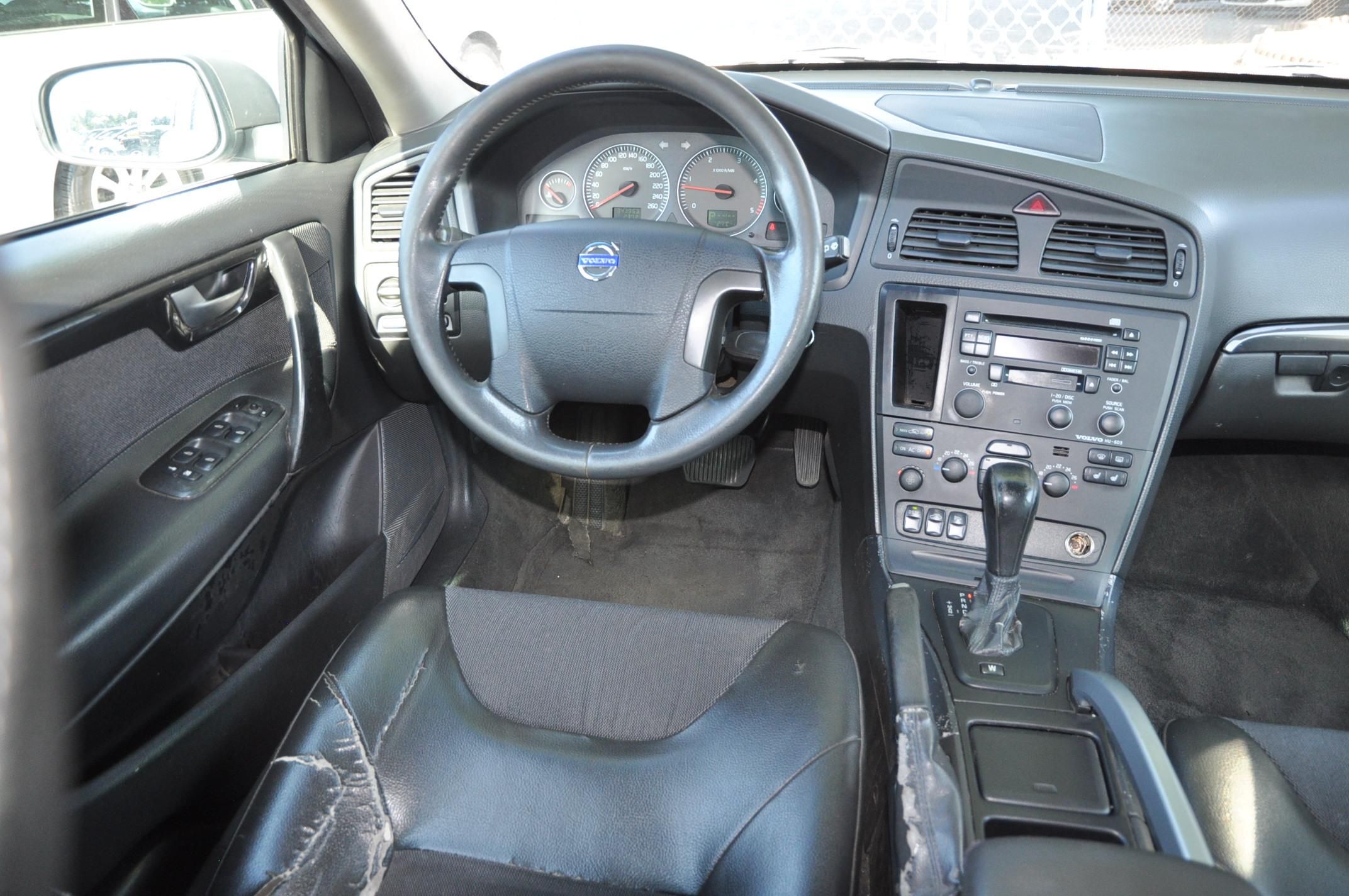 Volvo XC70, D5 120kW 4x4 A/T - fotka 5