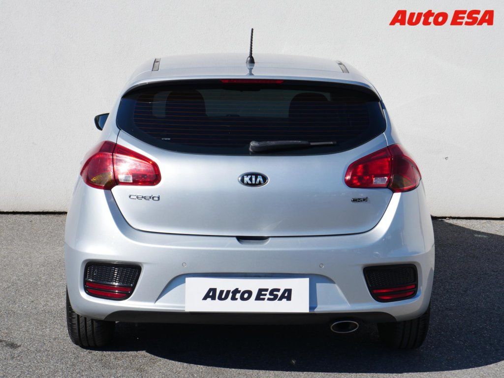 Kia Cee´d, 1.6 CRDi,ČR,AC - fotka 5