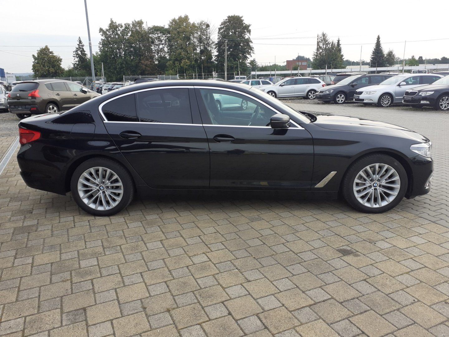 BMW Řada 5, 530d x Drive Luxury Line - fotka 3
