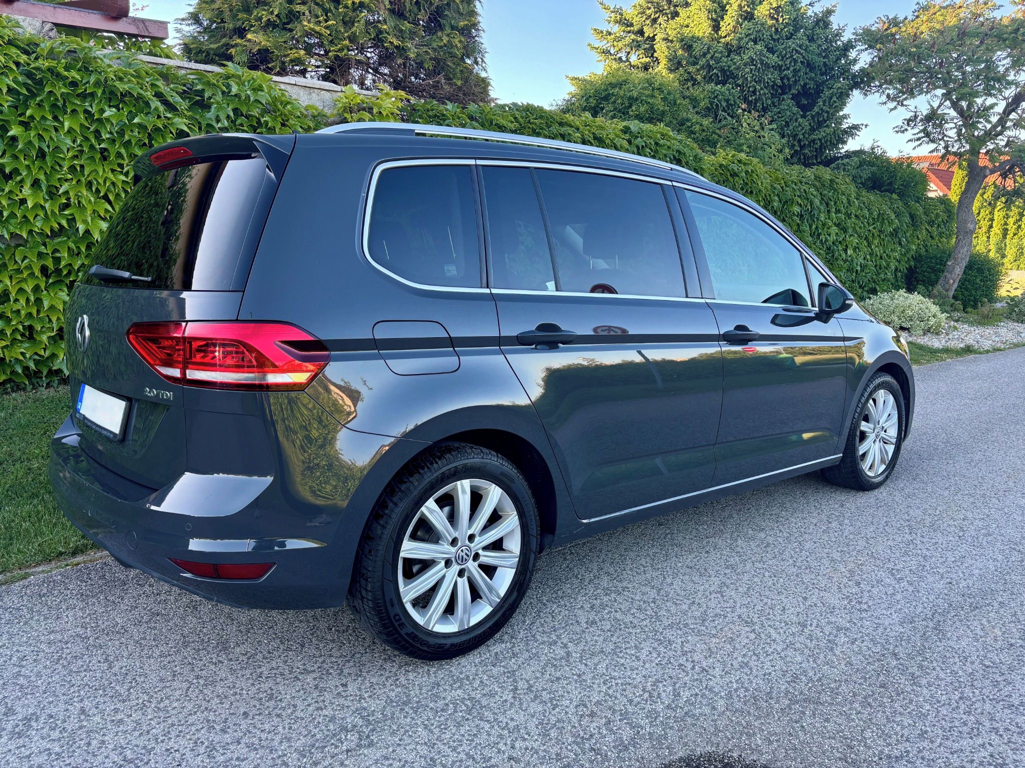 Volkswagen Touran, Highline 2.0 TDI 110KW DSG LED - fotka 4